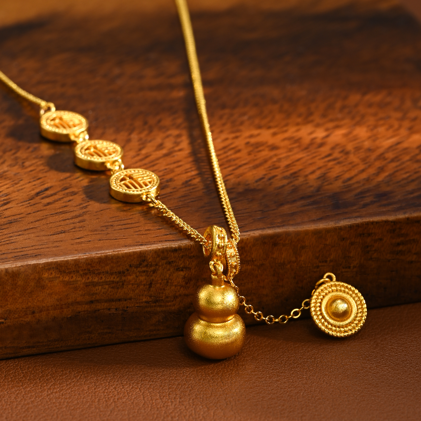 2026 New Style Prosperity Necklace with gourd round plate, a versatile gift necklace Application Scenario
