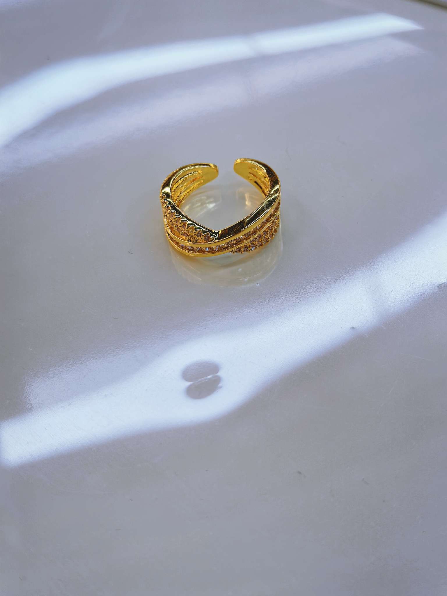 Gold diamond-encrusted zircon open ring, fashionable and simple adjustable design