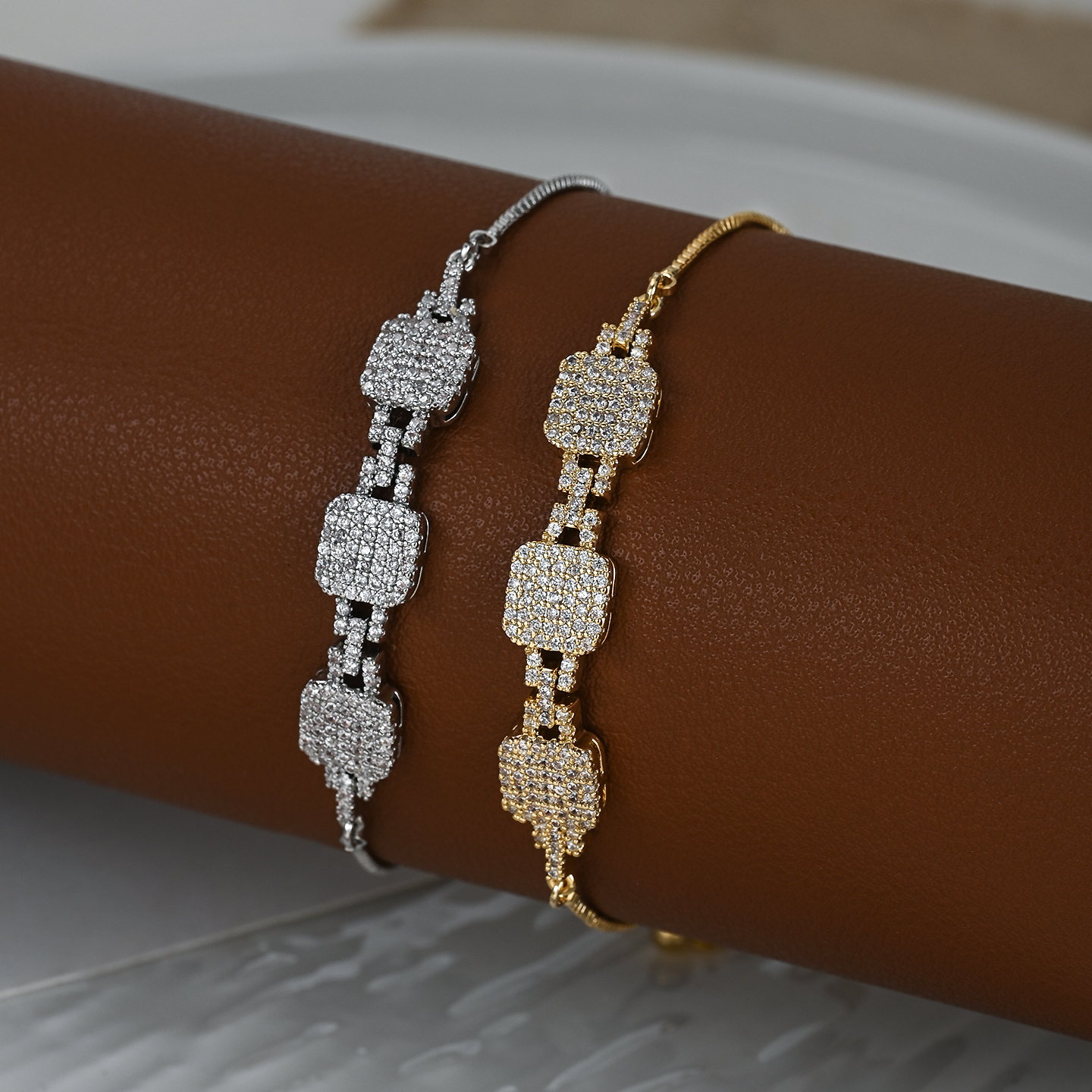 2026 new style of light luxury jewelry for women, geometric cube sugar adjustable pull-out bracelet wholesale stores Application Scenario
