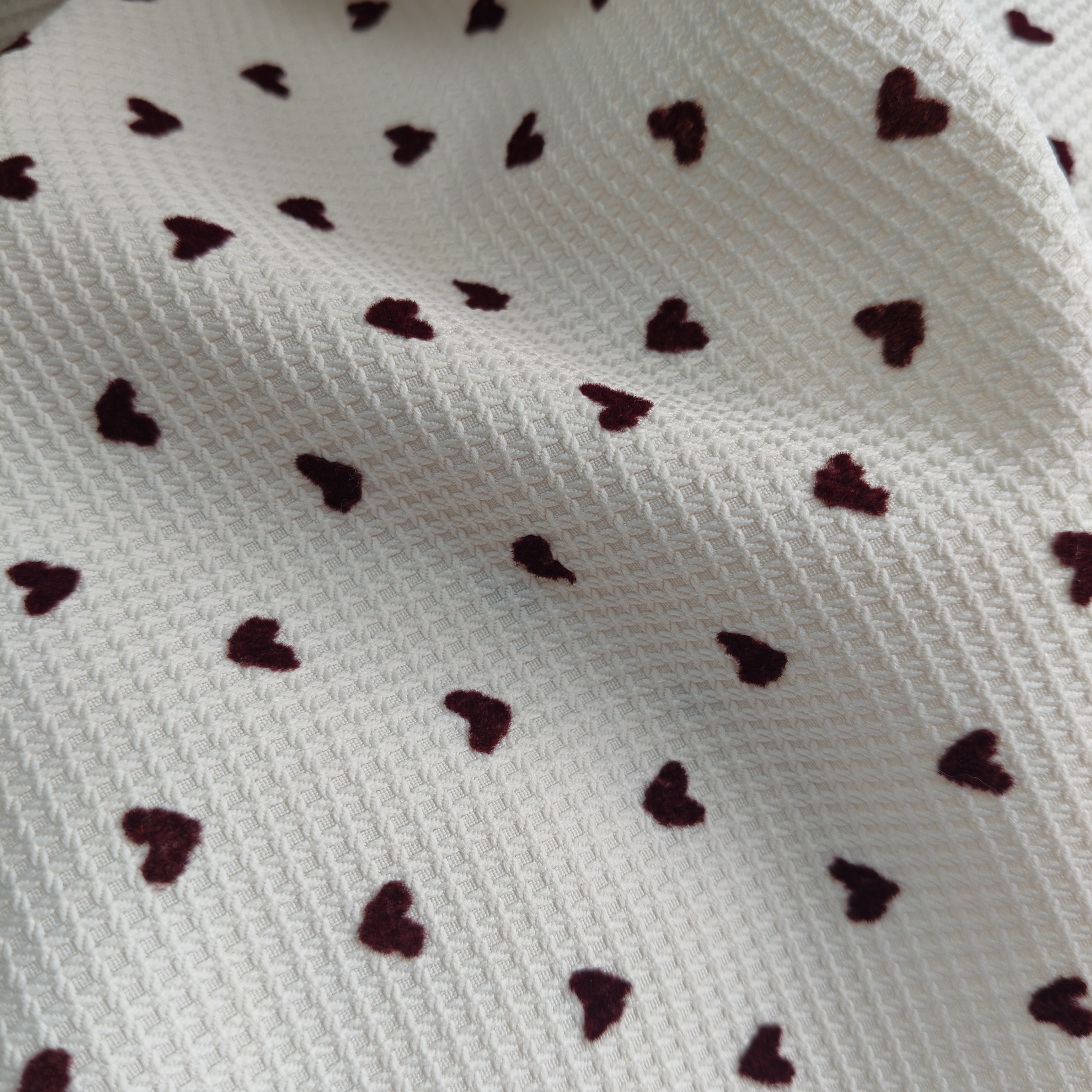 Knitted printed fabric, retro wine-red small heart-shaped bow, flocking, breathable and elastic fabric for bags, cosmetic bags and clothing Item Picture