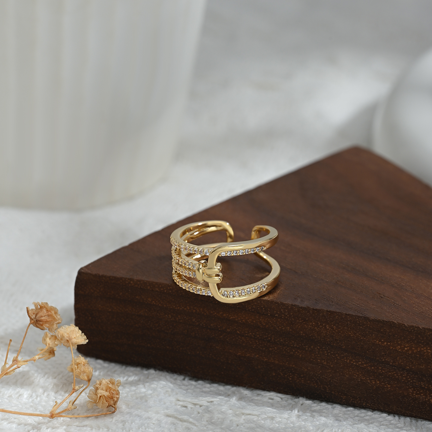 2026 New style personalized open ring, women's niche design, bow ring, exquisite index finger ring Application Scenario