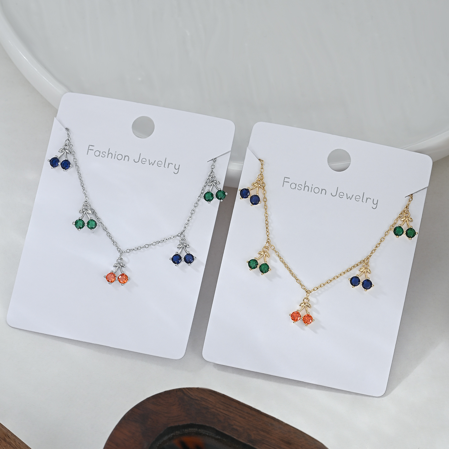 Wholesale of 2026 new best-selling, exaggerated and unique collarbone chain women's high-end European and American style cherry necklaces