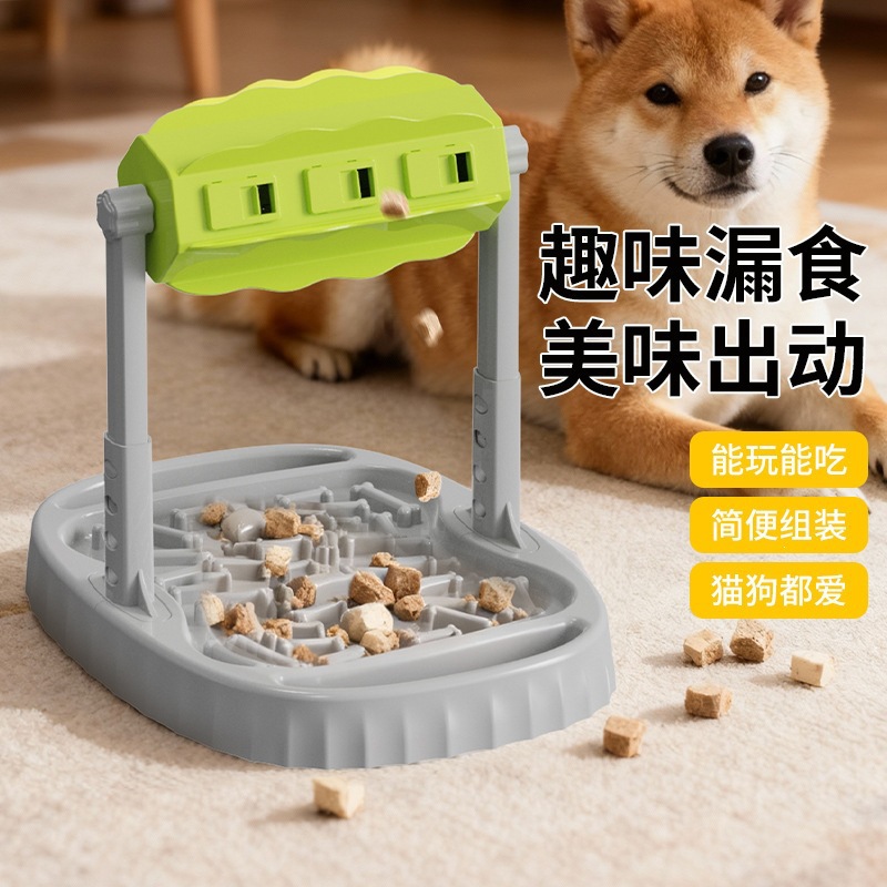 Pet 360° rotating leaky food plate, dog slow food bowl, cat educational leaky food toy, wholesale pet supplies Application Scenario