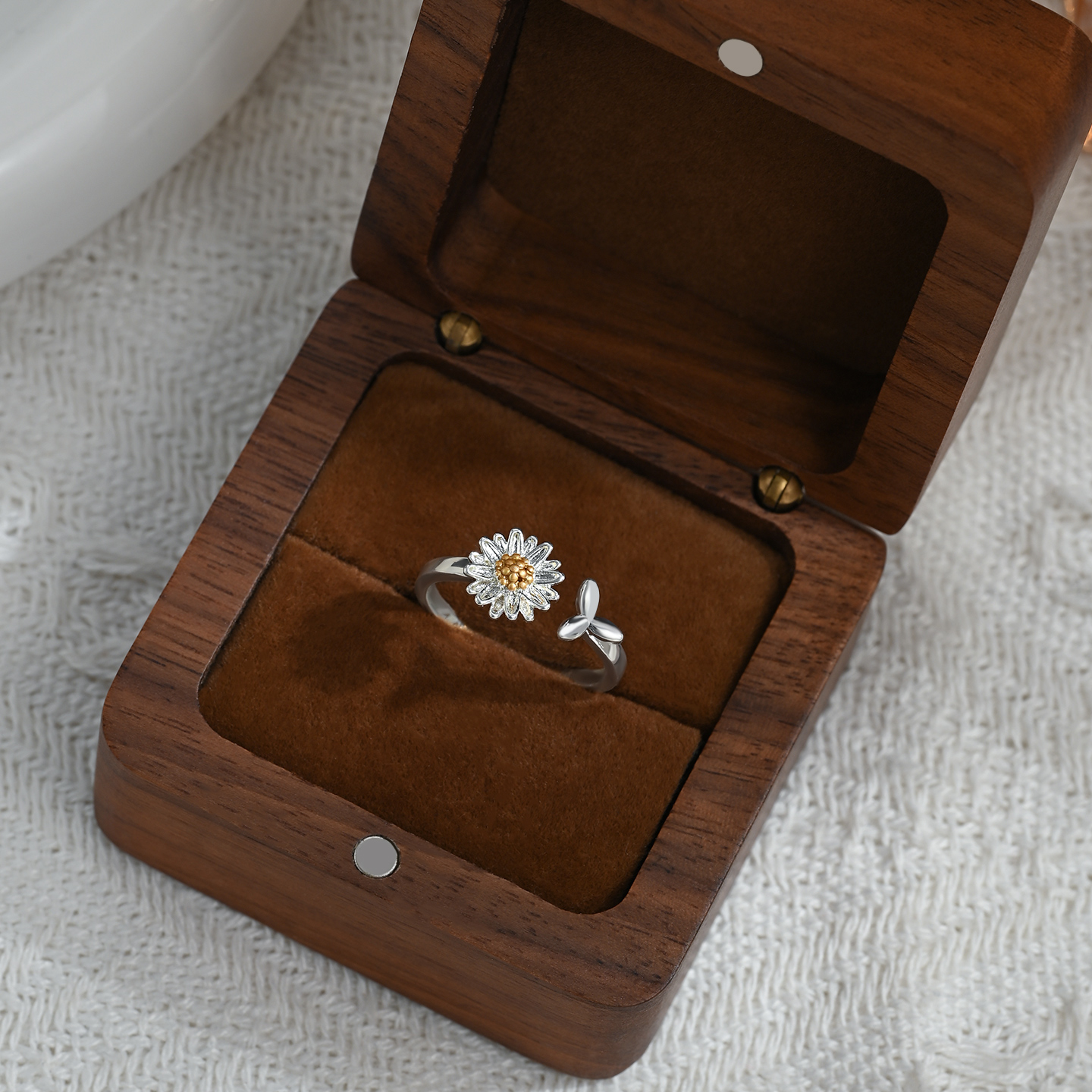 New Spring/Summer 2026 collection: Two-color electroplated, simple and individual open ring, women's niche design, small Daisy ring index finger ring Item Picture