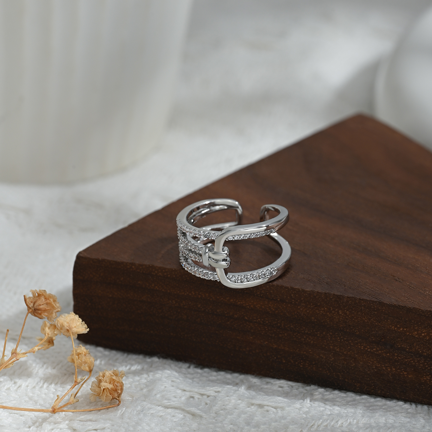 2026 New style personalized open ring, women's niche design, bow ring, exquisite index finger ring Item Picture