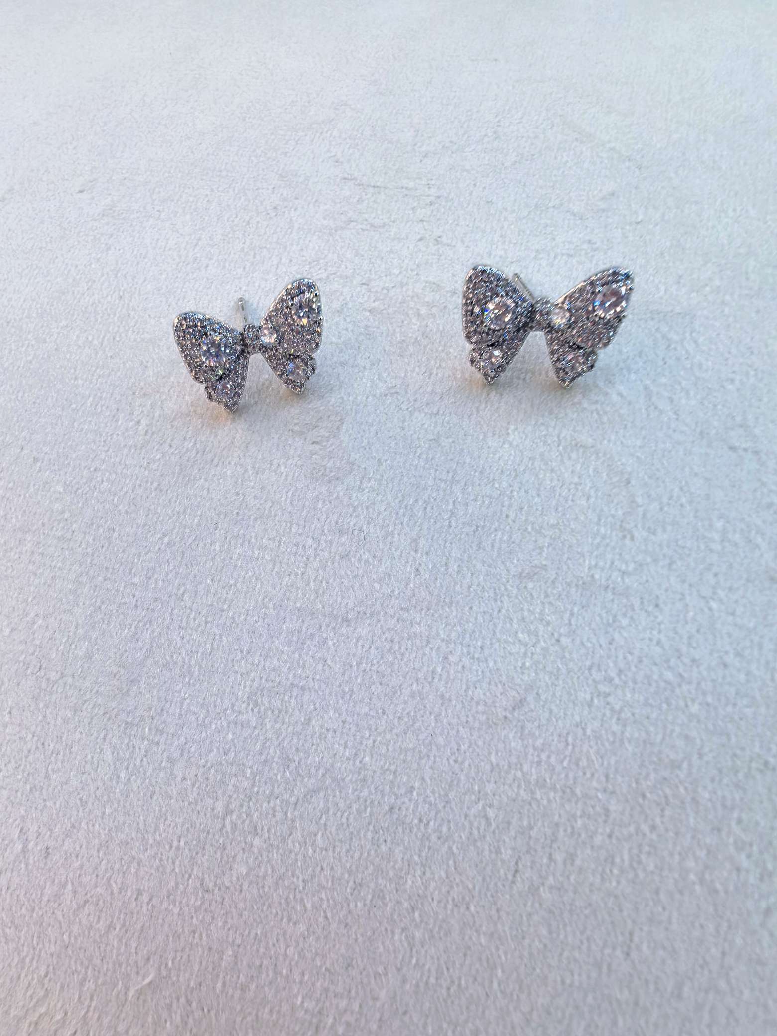 A pair of fashionable and simple bow stud earrings for women
