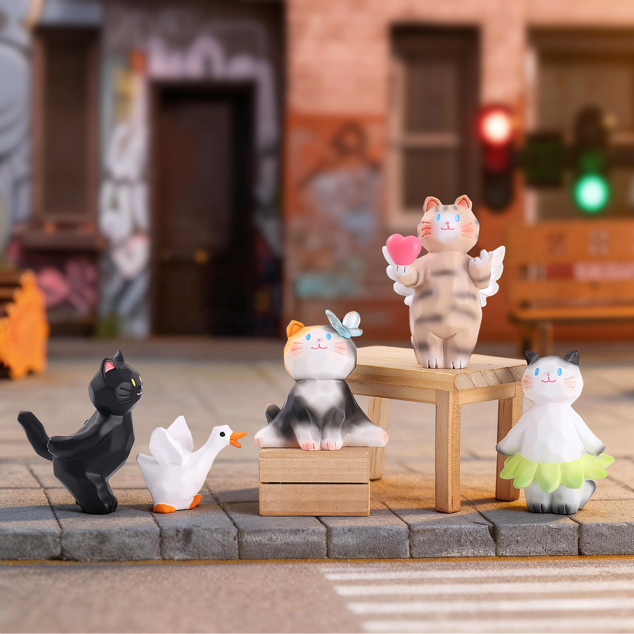 Trendy desktop ornaments, eye-catching cat bags, blind boxes, cute cat designs, unique and fun home decoration, creative trendy toys, figurines, children's toys, handicrafts details Picture