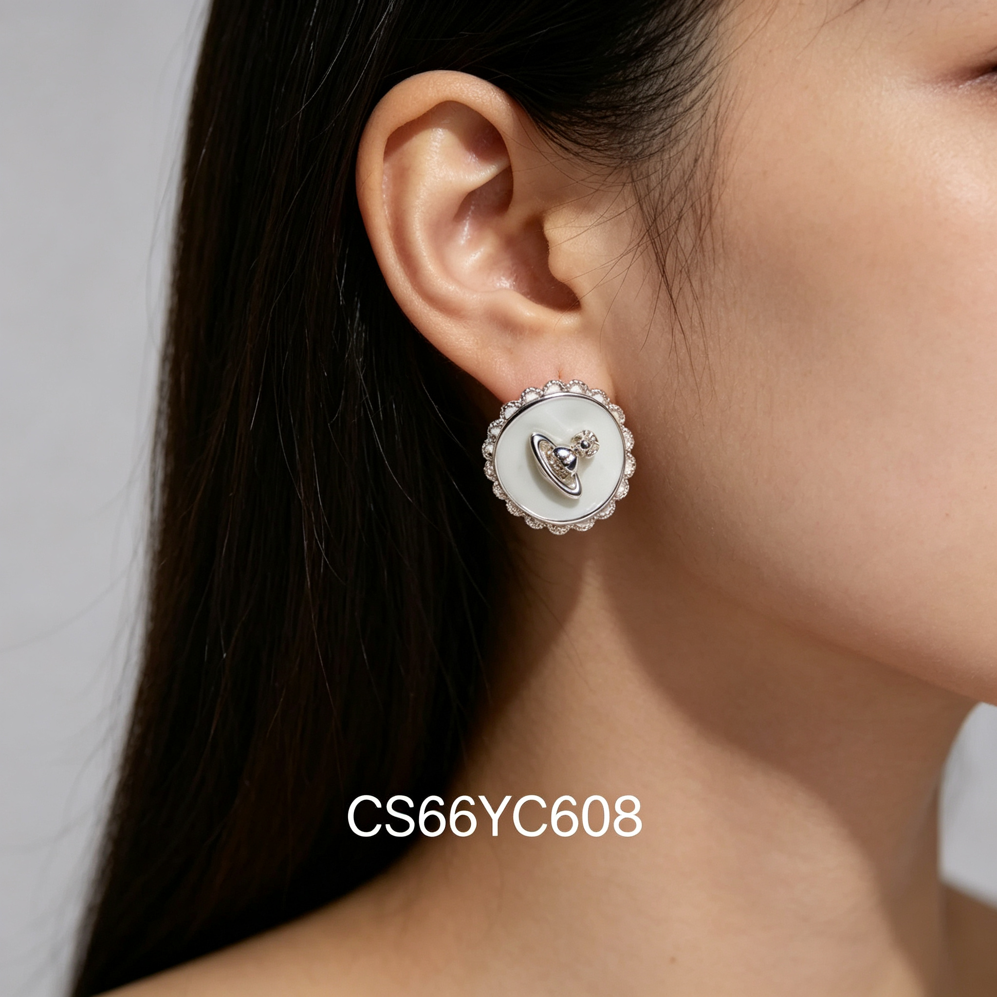 Spring Shi Original silver diamond-encrusted round earrings for women, 925 silver stud earrings, silver needle earrings Application Scenario