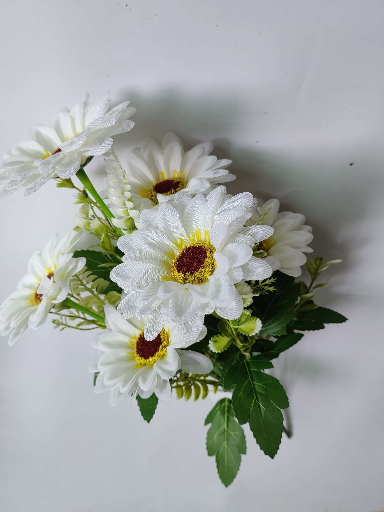 White Daisy bouquets, birthday gifts, Mother's Day carnations for delivery detail image 3