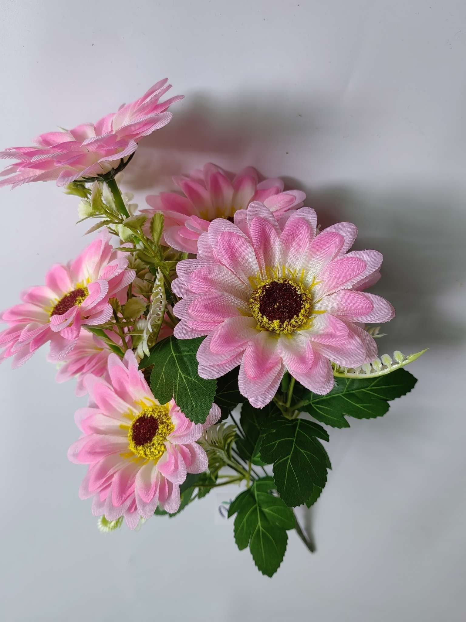 White Daisy bouquets, birthday gifts, Mother's Day carnations for delivery detail image 4