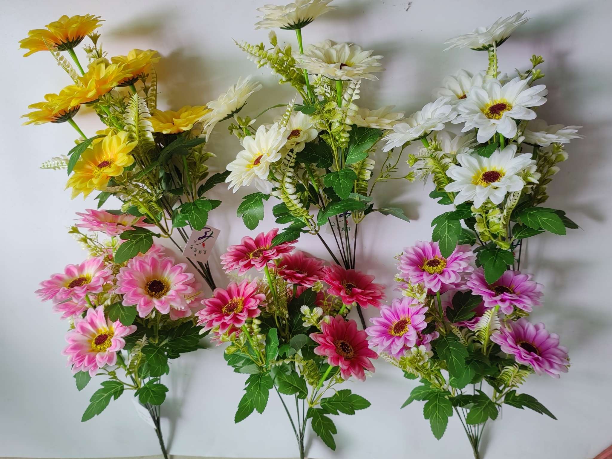 White Daisy bouquets, birthday gifts, Mother's Day carnations for delivery detail image 7