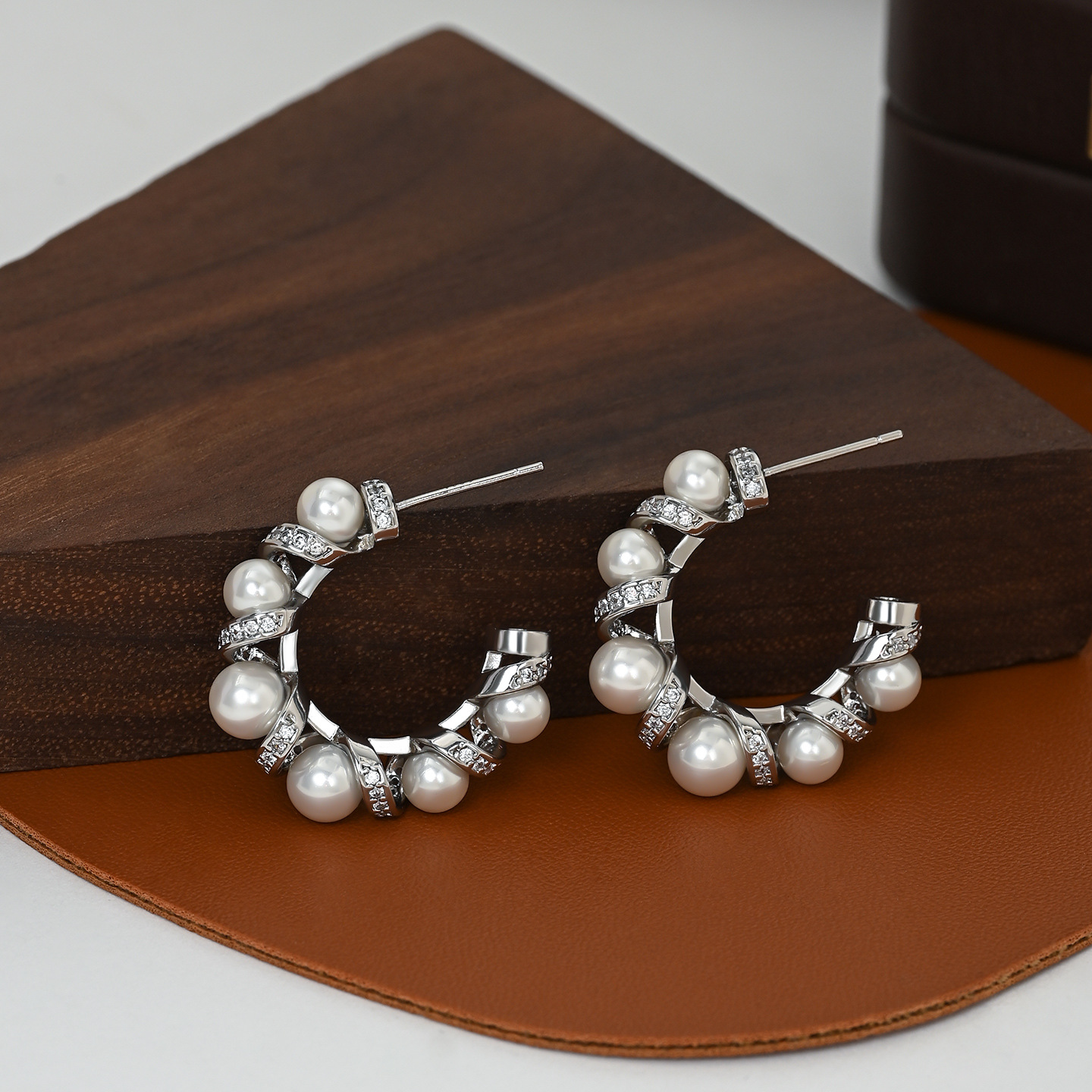 French retro S925 silver needle geometric earrings, a versatile earring design with a touch of elegance and a unique charm
