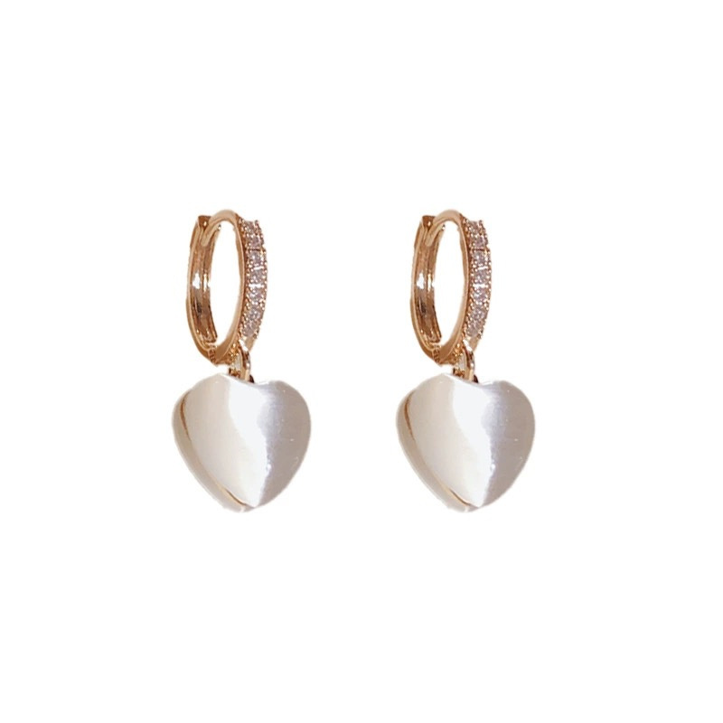 Nuevos pendientes de temperamento mujeres nicho diseño sentido opal corazón earpieces ins wind retro french earpieces hebillas Application Scenario
