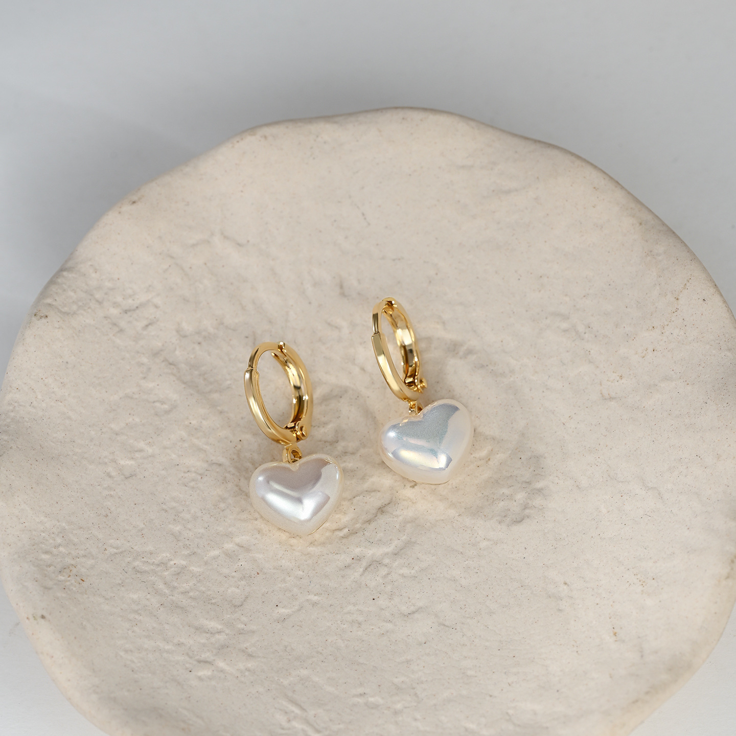Wholesale of 2026 new minimalist style heart-shaped Mermaid Girl earring daily date wear heart-shaped earrings Specification image