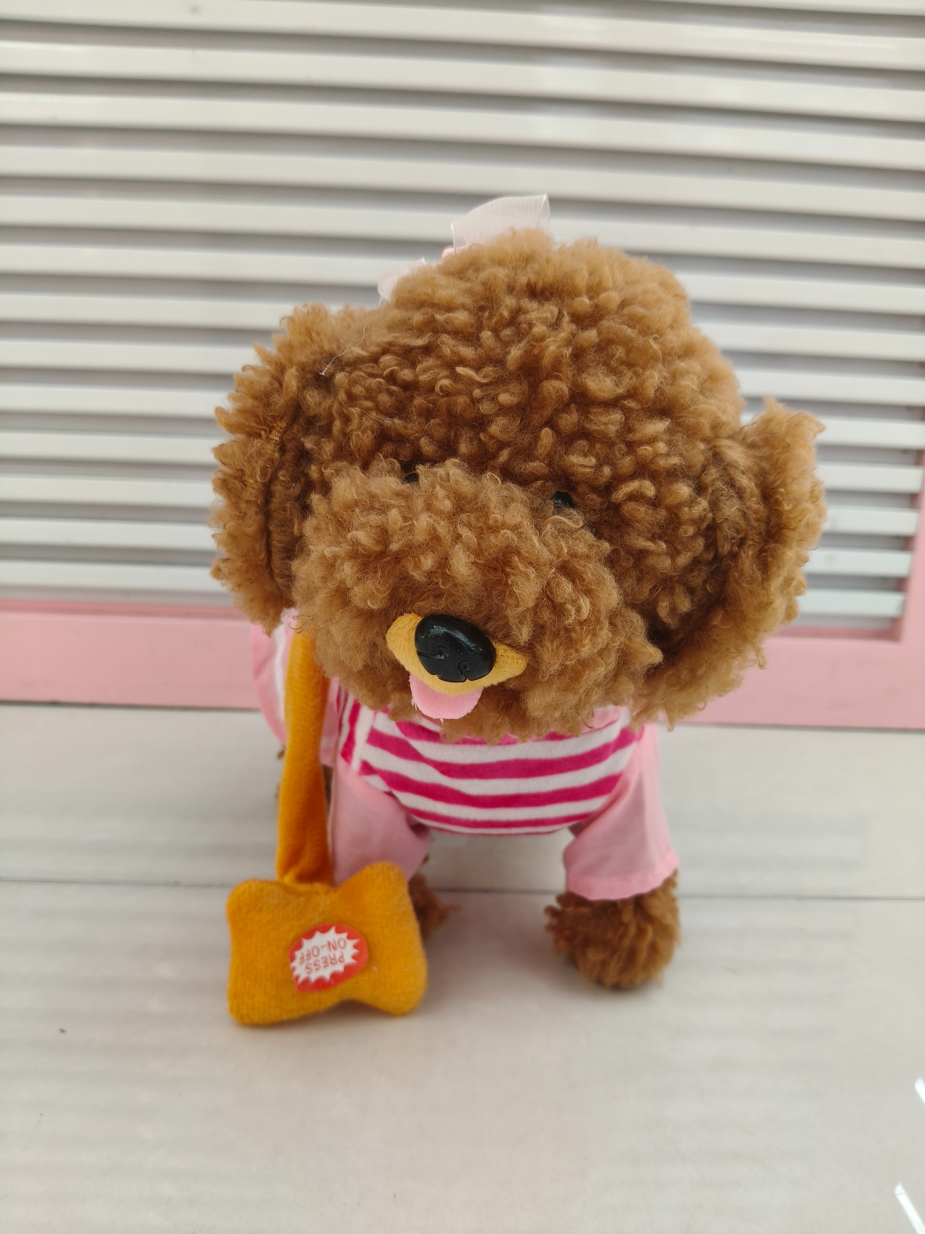 60 songs for a brown curly-haired toy dog that can walk, lick its tongue and wear a leash Application Scenario