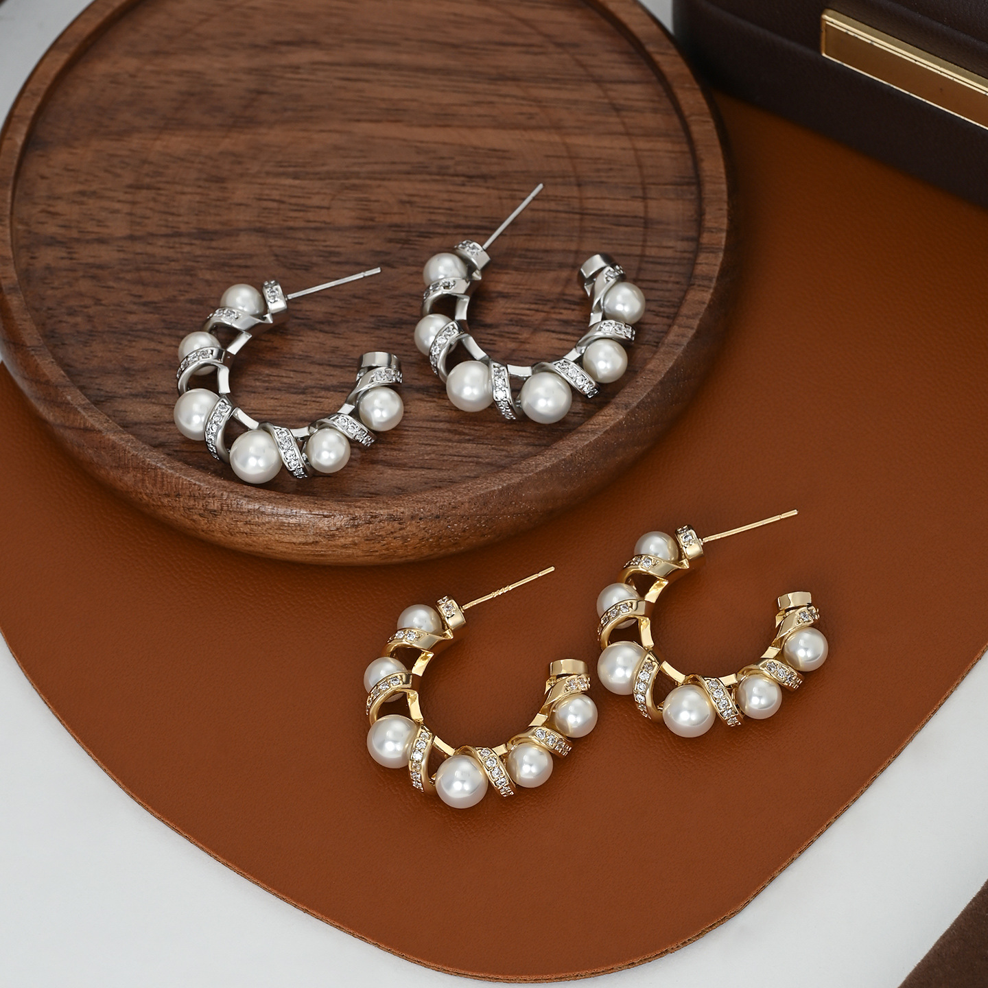 French retro S925 silver needle geometric earrings, a versatile earring design with a touch of elegance and a unique charm details Picture
