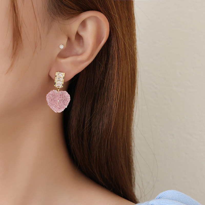 Amor lleno de ins corazón de melocotón pendientes 2026 nuevo estilo de moda alta clase sentido lindo earpins earpieces mujeres Application Scenario