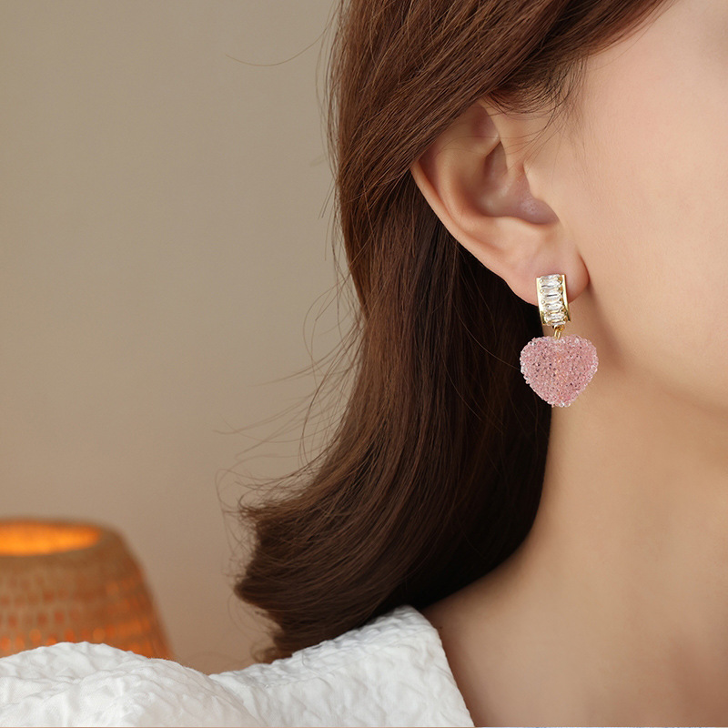 Amor lleno de ins corazón de melocotón pendientes 2026 nuevo estilo de moda alta clase sentido lindo earpins earpieces mujeres details Picture