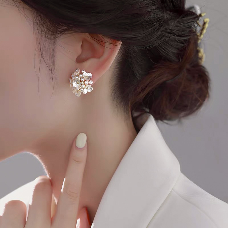 2026新款高级优雅白色花朵925银针设计日常百搭款 Application Scenario