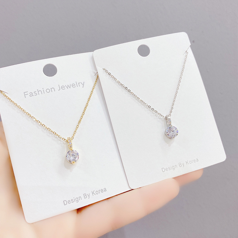 A new high-end necklace with a unique Japanese and Korean style, a heart-shaped and cold style, and a collarbone chain for women's hair accessories Application Scenario