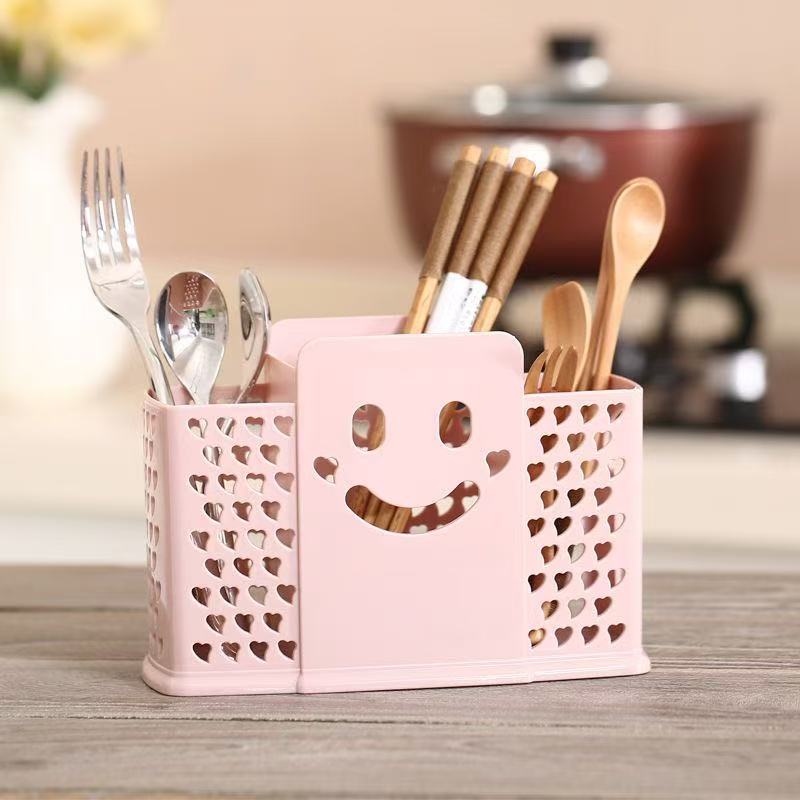 Colorful heart-shaped hollowed-out smiling face transparent pen holder stationery, slanted insert solid wood pen holder Specification image