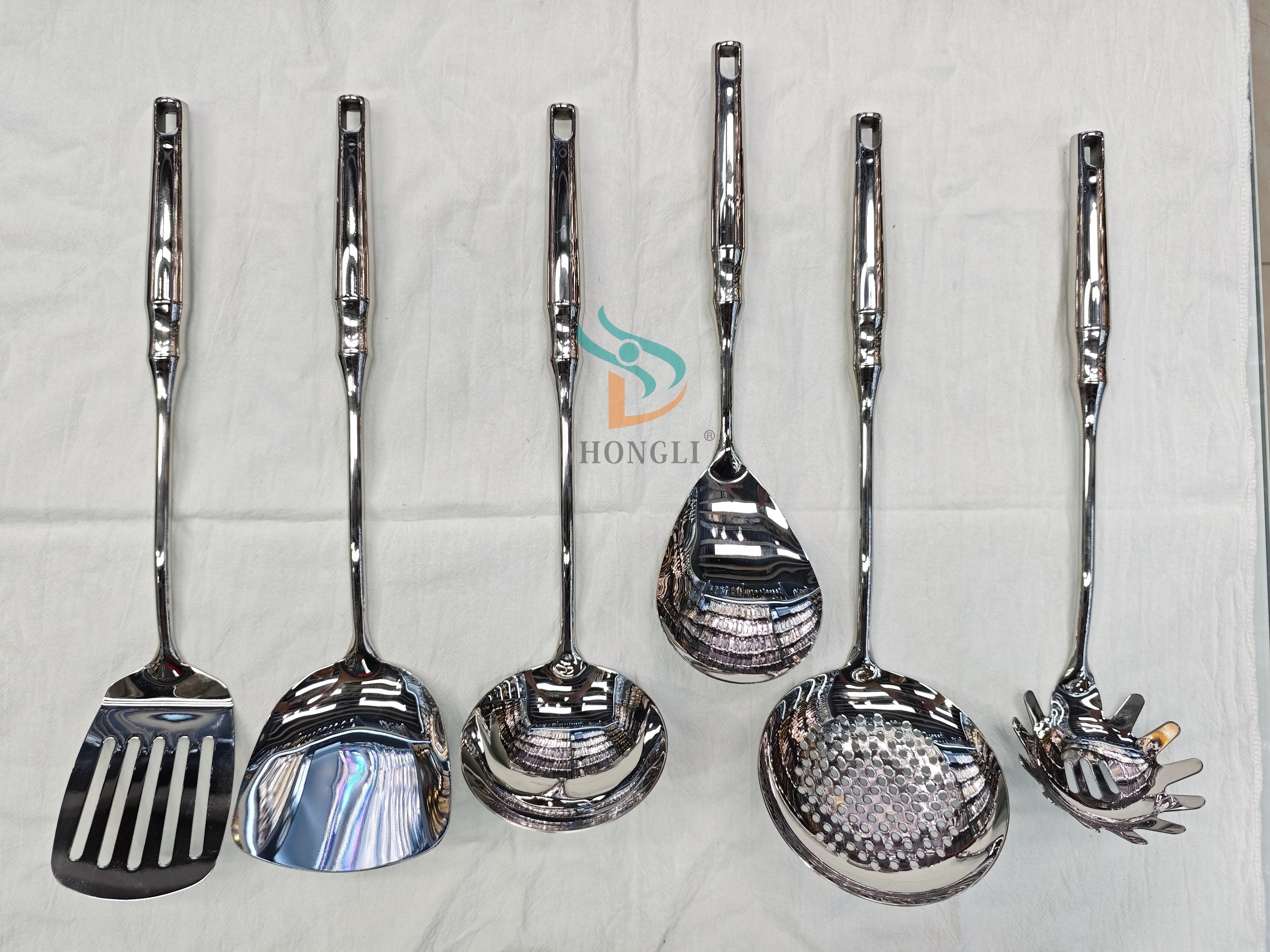 Silver stainless steel soup spoon and strainer set, smooth soup shell kitchenware set, kitchenware stainless steel spatula and spoons details Picture