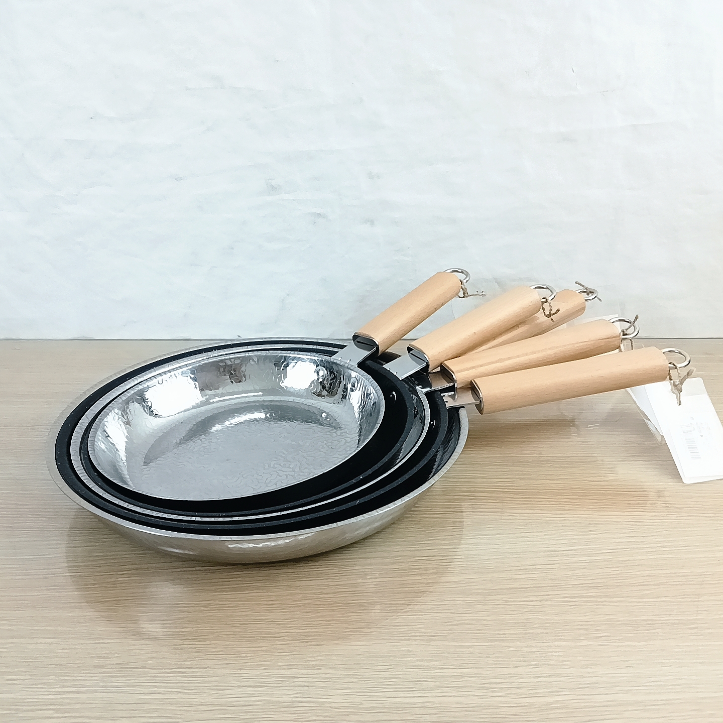 DF68244 snow-patterned flat pan pancake pan hand-held pancake pan iron plate 鏊子 cast iron frying pan uncoated non-stick pan DF TRADINGHOUSE Item Picture