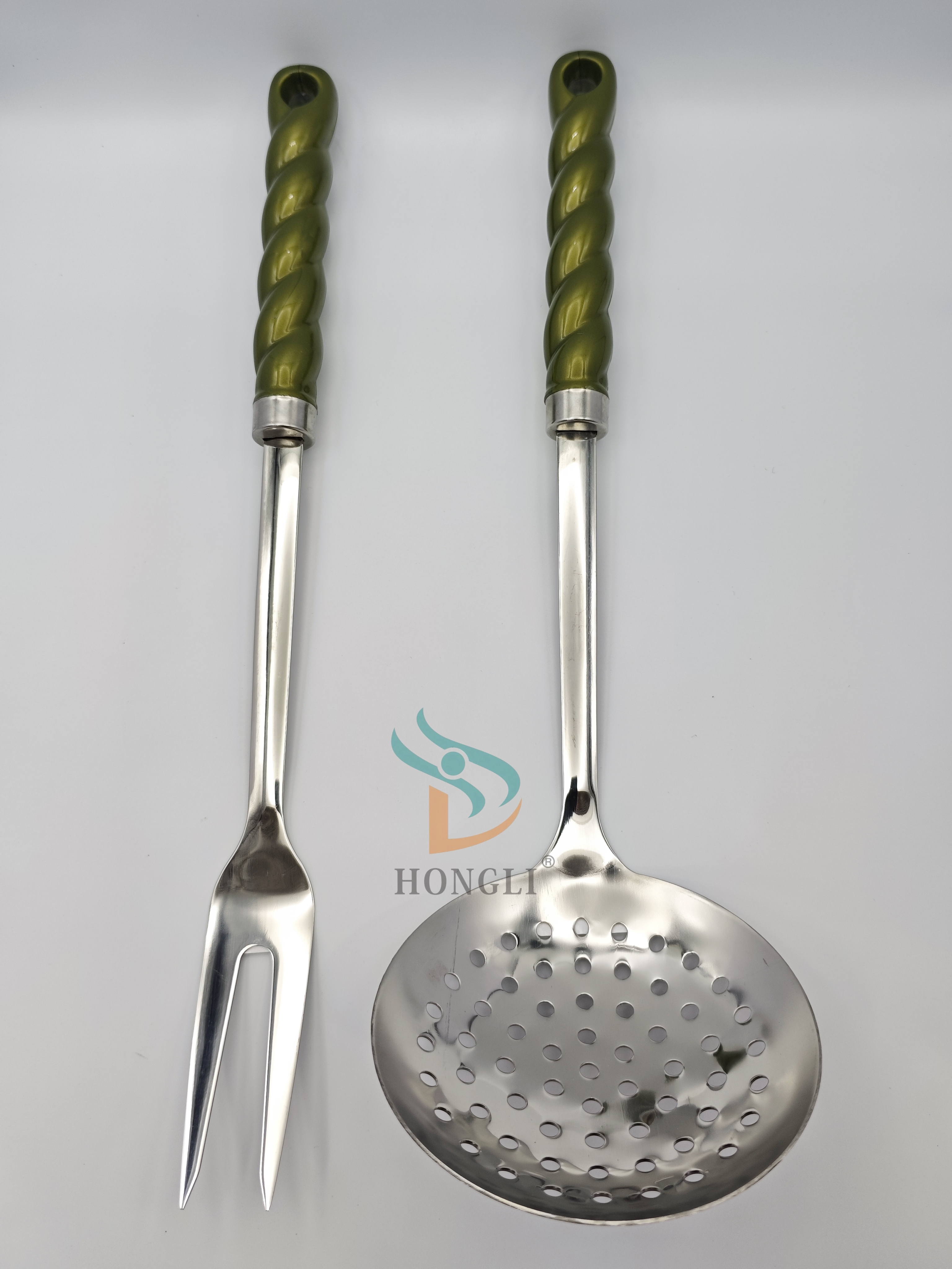 Colorful twisted handle stainless steel soup spoon and stir-fry spatula kitchenware set, household stainless steel fine colander and spatula Application Scenario