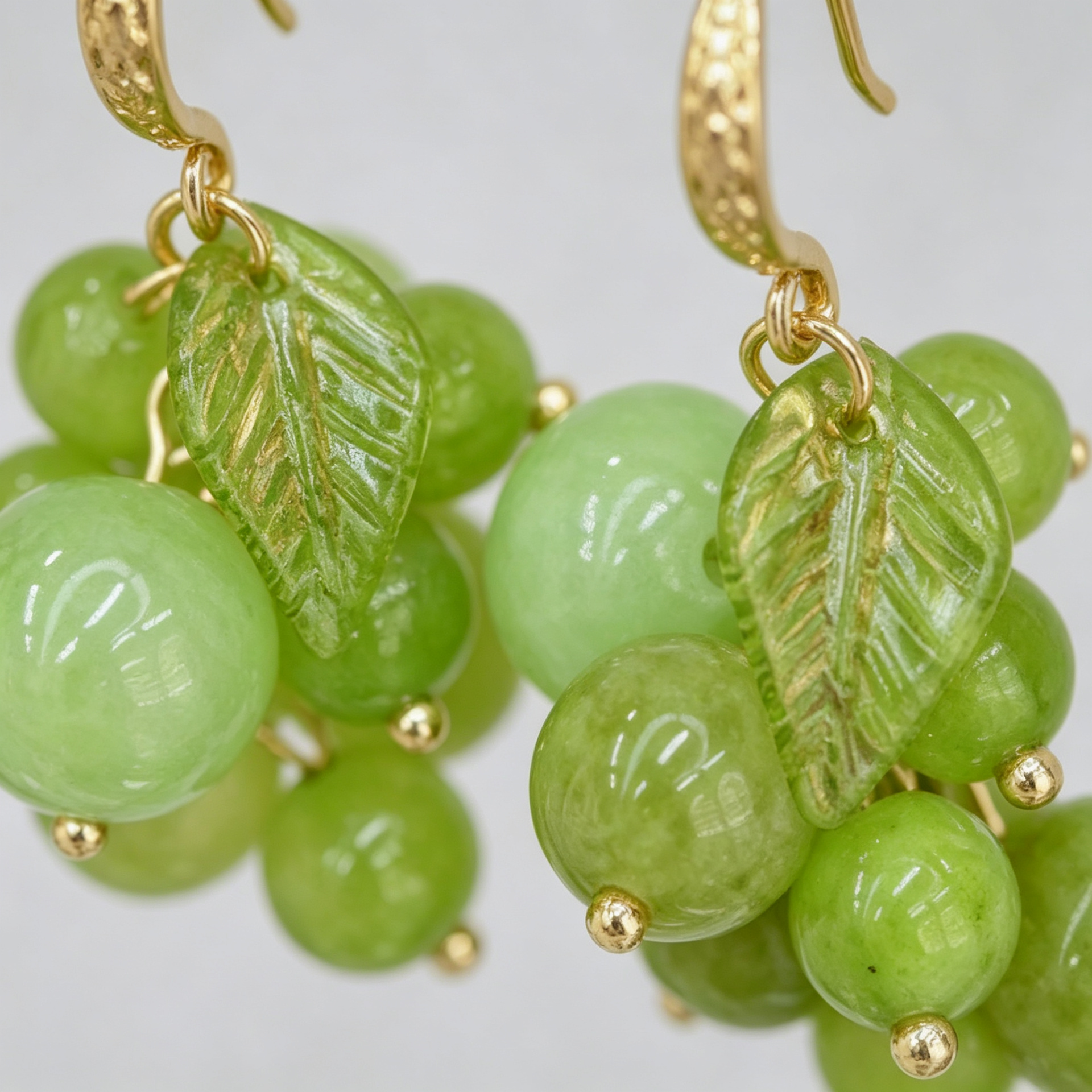 Spring Shi Original green grape-shaped female side face earrings, earrings, stud earrings, silver needle vintage accessories details Picture