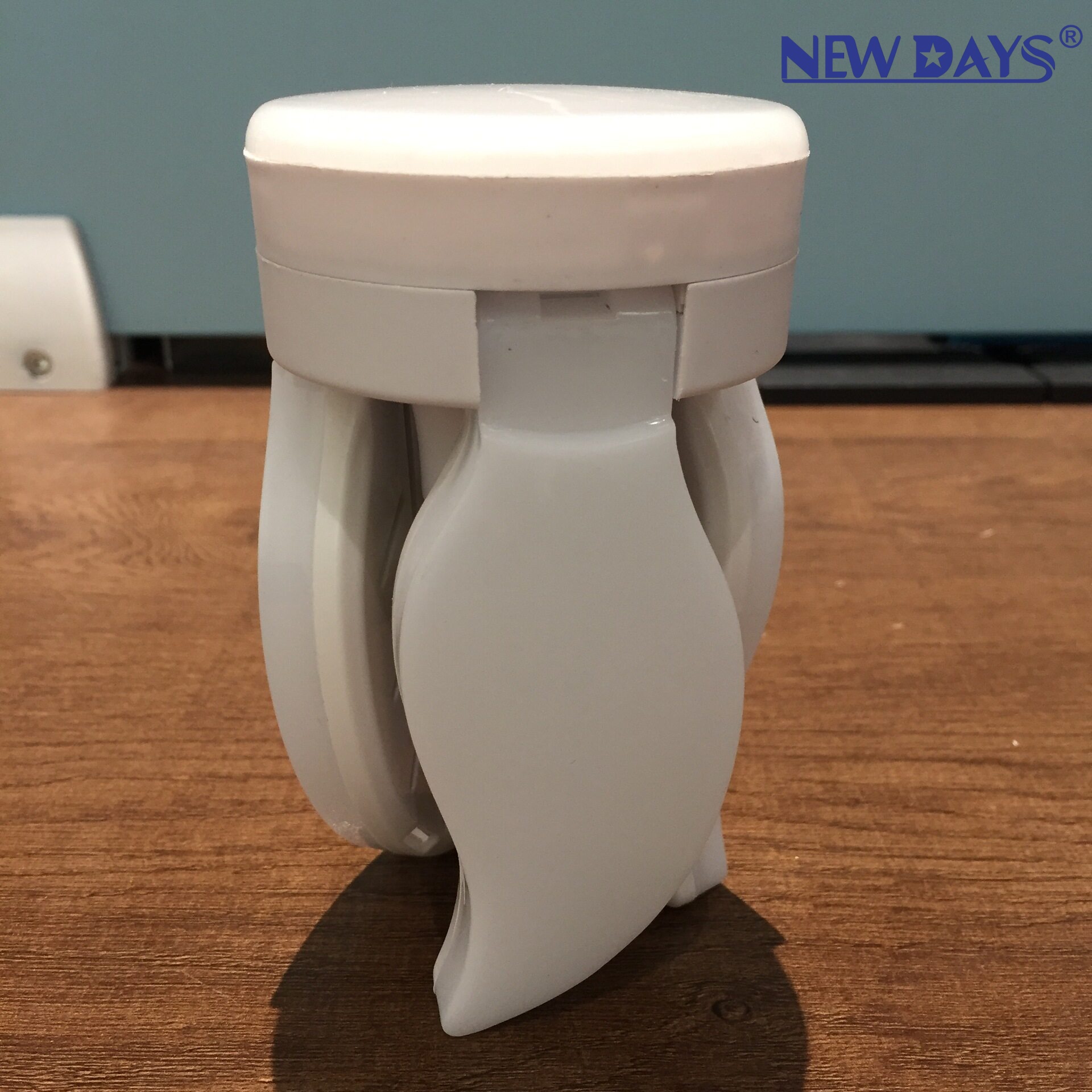 NEWDAYS brand cross-border new product LED bulb leaf lamp, Mango Lamp three-leaf +1 eye-protecting folding lamp, Screw E27-port energy-saving high-brightness lighting lamp bulb leaf lamp bulb Application Scenario