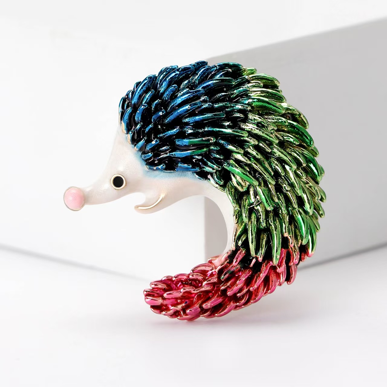 New fashionable enamel oil drip long-tailed hedgehog brooch, retro animal pin, women's clothing corsage accessory details Picture