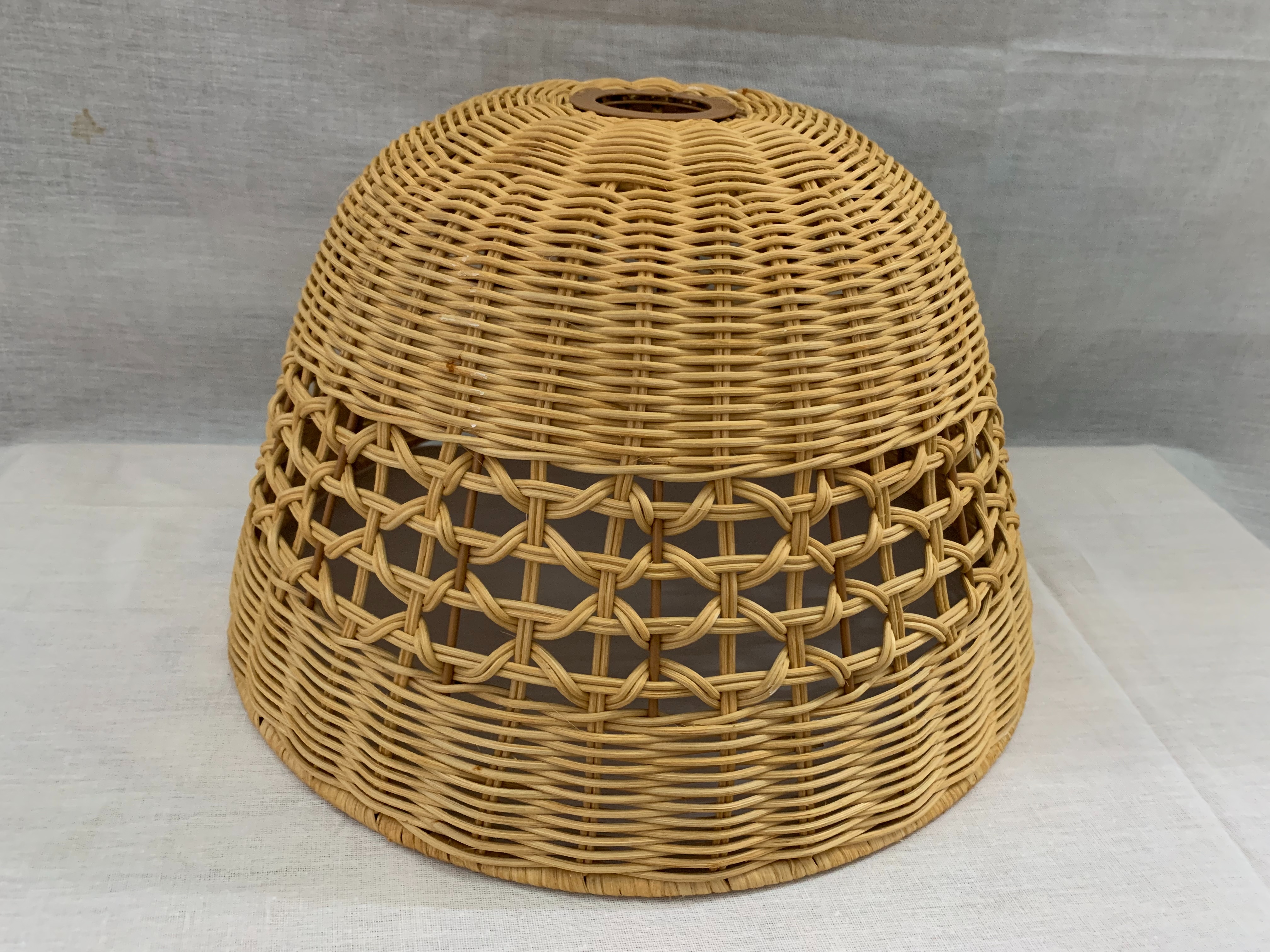 Light brown natural white rattan woven Mid-Autumn Festival lantern lampshades, study and bedroom chandelier lampshades, dining room retro-style decorative lampshades, homestay decorative lampshades, country-themed dining room lampshades Item Picture