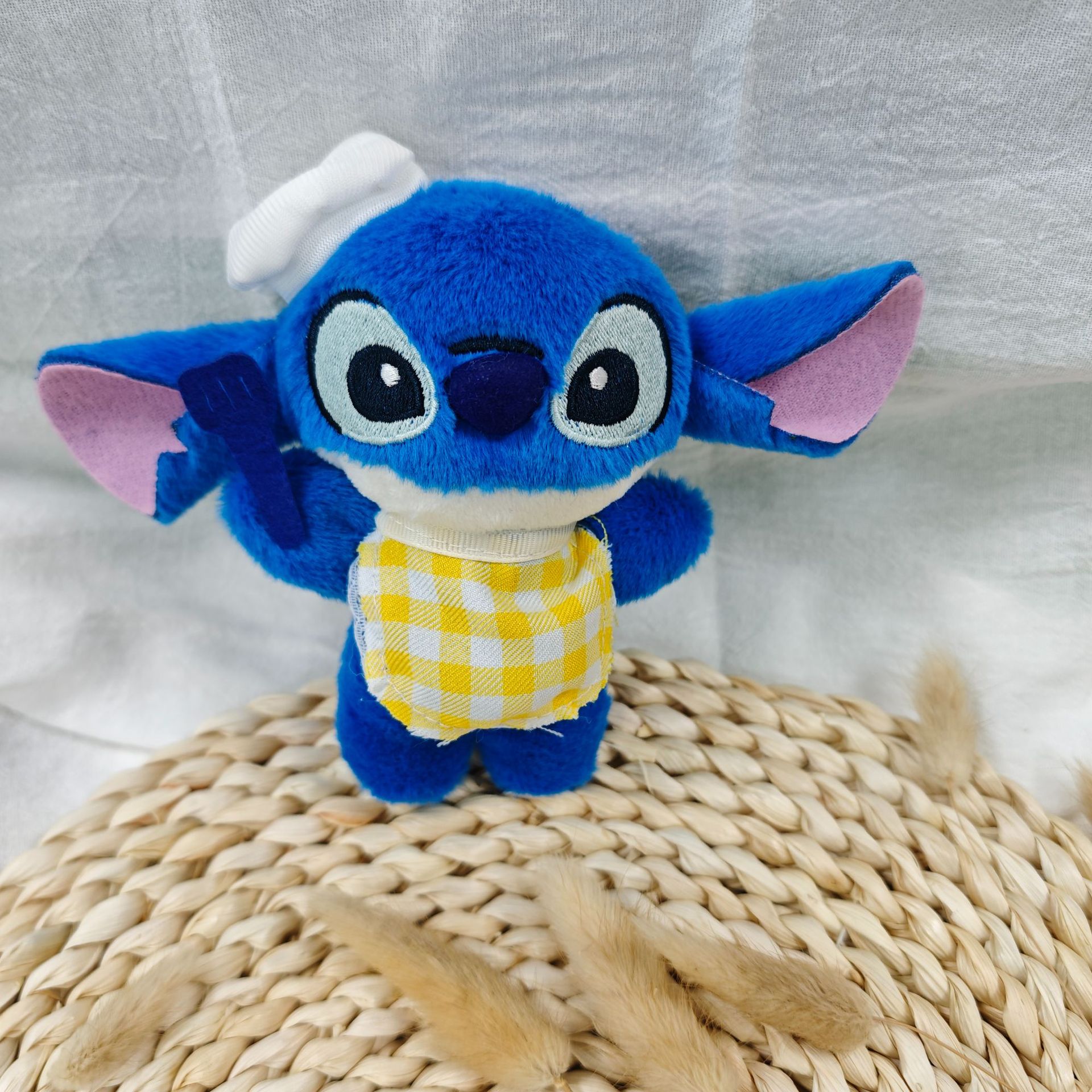 Chef Stitch's creative 4-inch plush pendant, claw machine, doll, key pendant, car bag, hanging accessory, gift, cartoon transformation keychain, dress-up doll, hanging accessory, plush toy, cute wholesale Application Scenario
