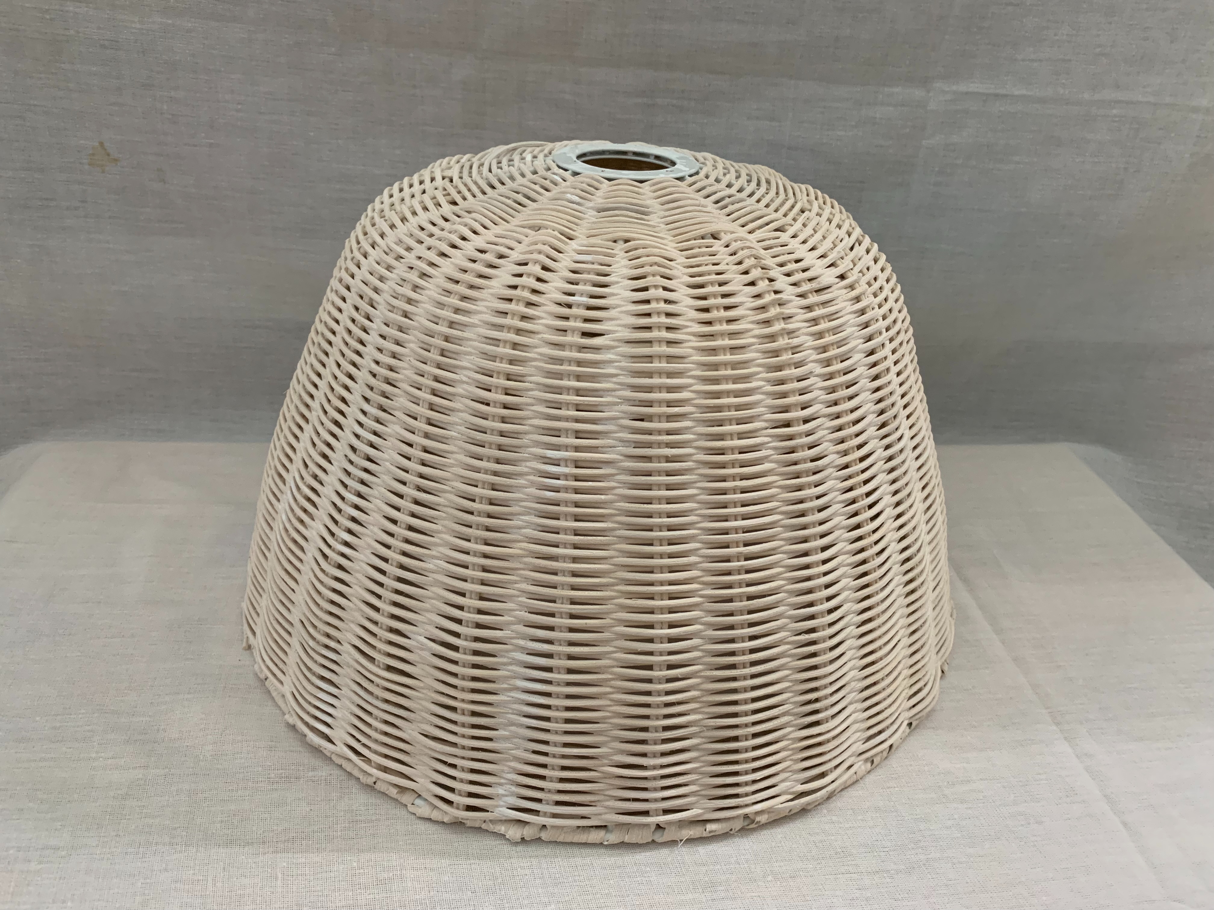 White natural white vine closely woven Mid-Autumn Festival lantern lampshades, study and bedroom chandelier lampshades, dining room retro-style decorative lampshades, homestay decorative lampshades, country-themed dining room lampshades details Picture