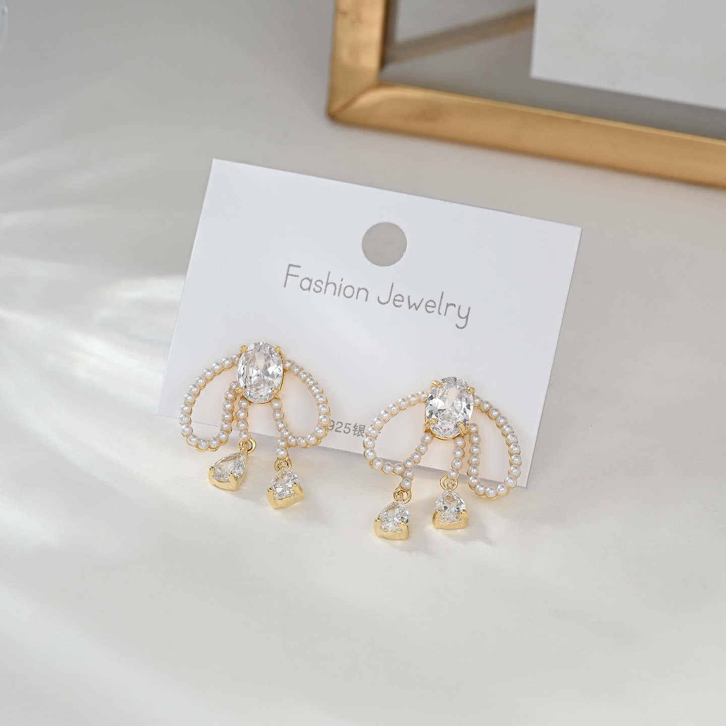 The best-selling bow pearl stud earrings on Xiaohongshu Live are exquisite, elegant and charming style earrings as a date gift Item Picture
