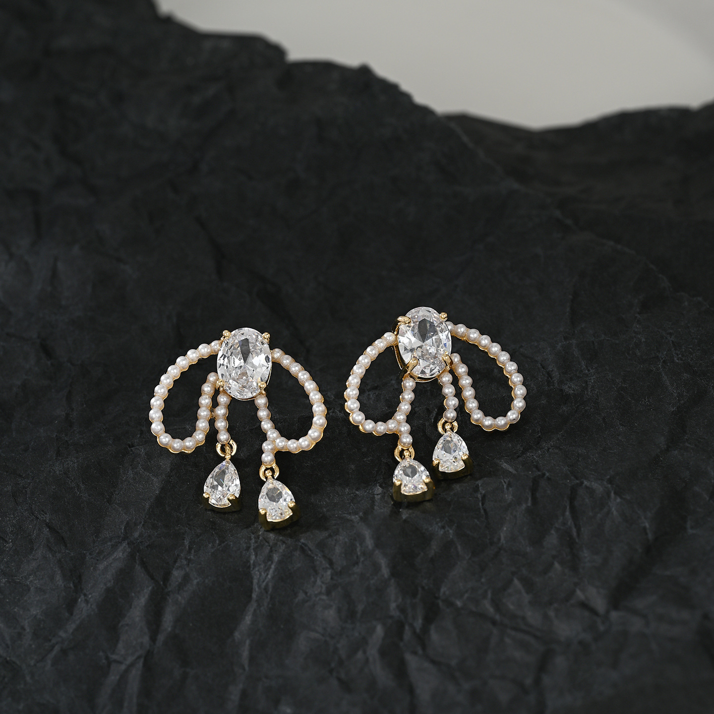 The best-selling bow pearl stud earrings on Xiaohongshu Live are exquisite, elegant and charming style earrings as a date gift details Picture