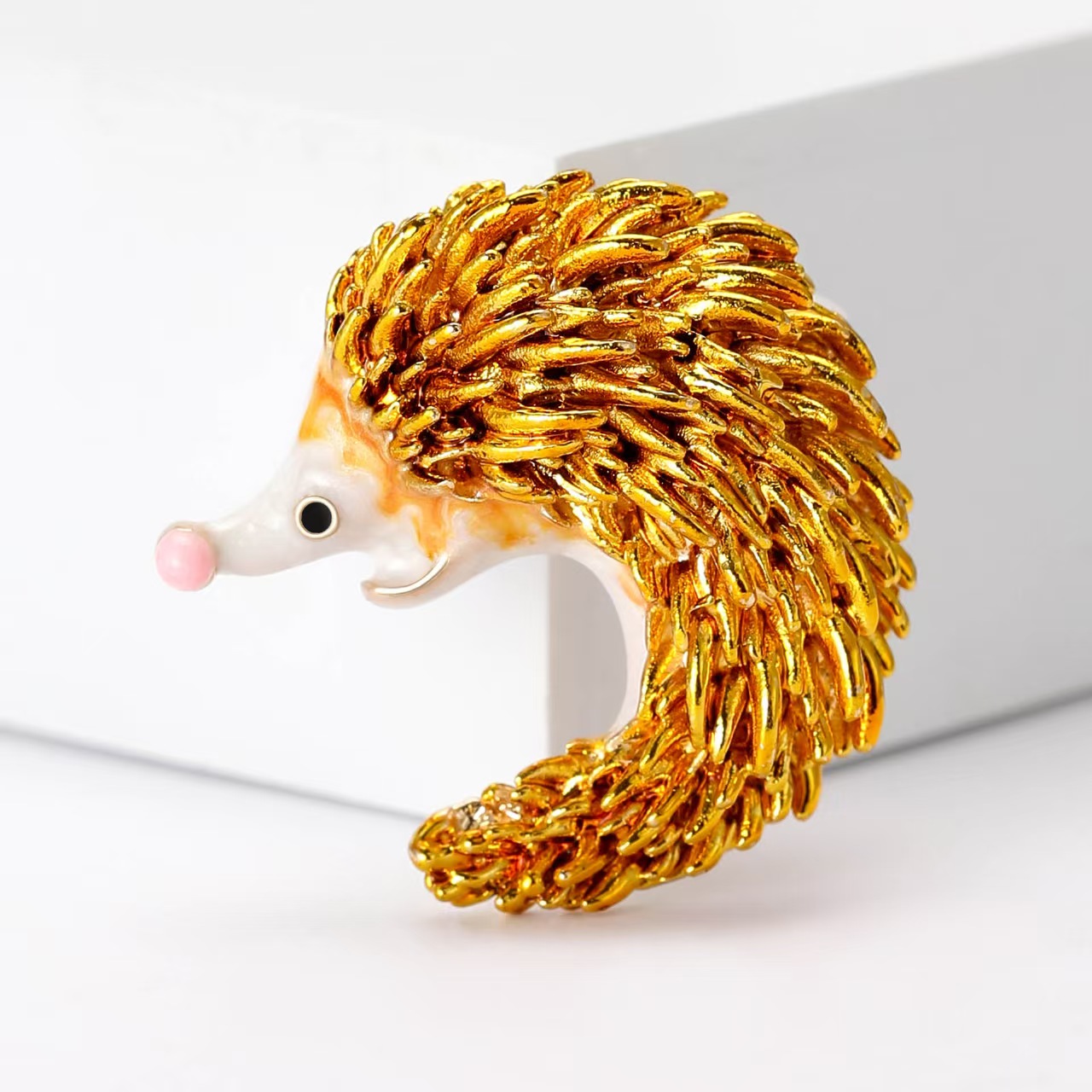 New fashionable enamel oil drip long-tailed hedgehog brooch, retro animal pin, women's clothing corsage accessory Specification image