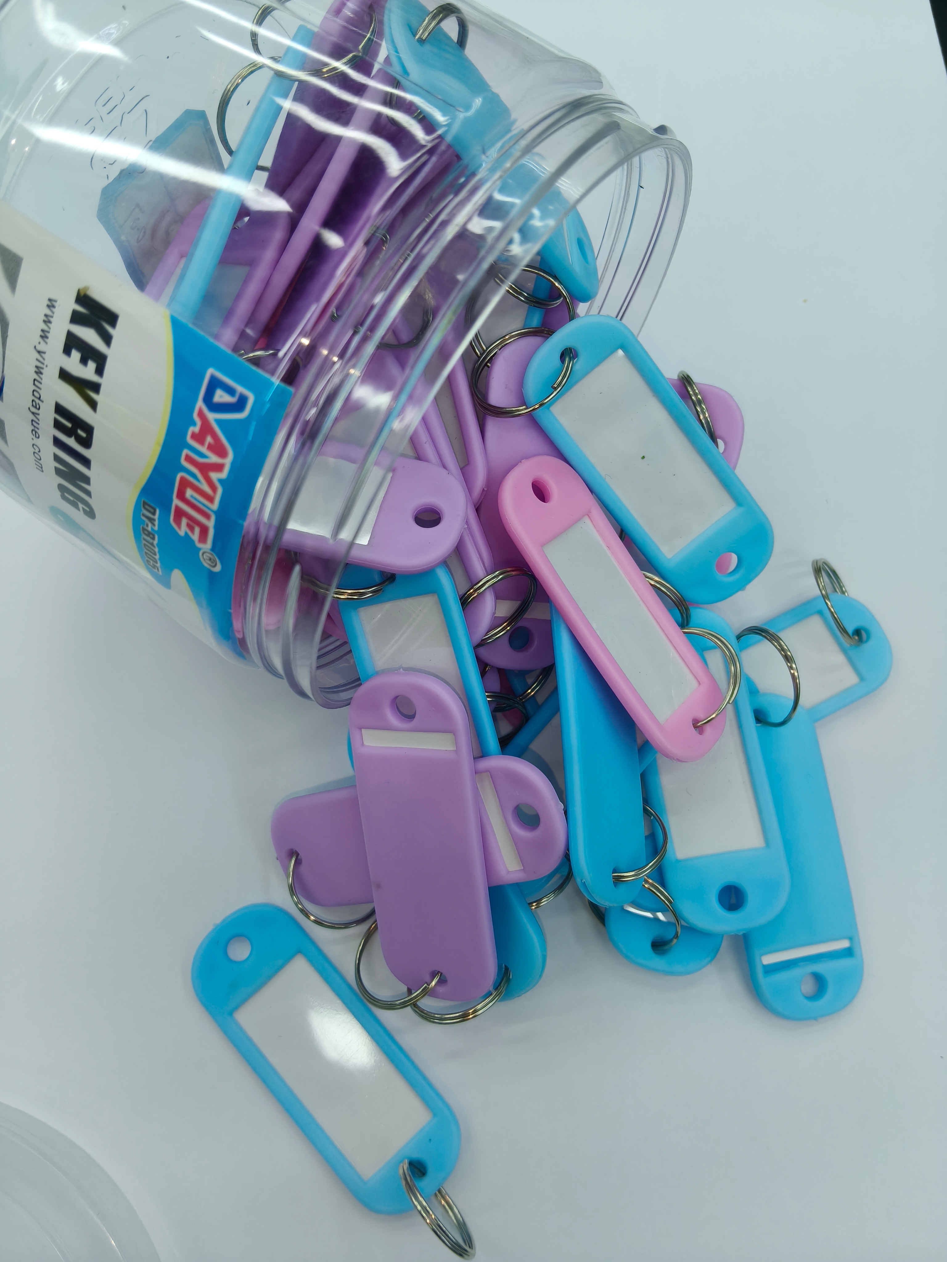 Da Yue Cross-border direct supply color plastic keychains wholesale can be marked with hotel numbers, classification plates, luggage storage and boarding passes Specification image