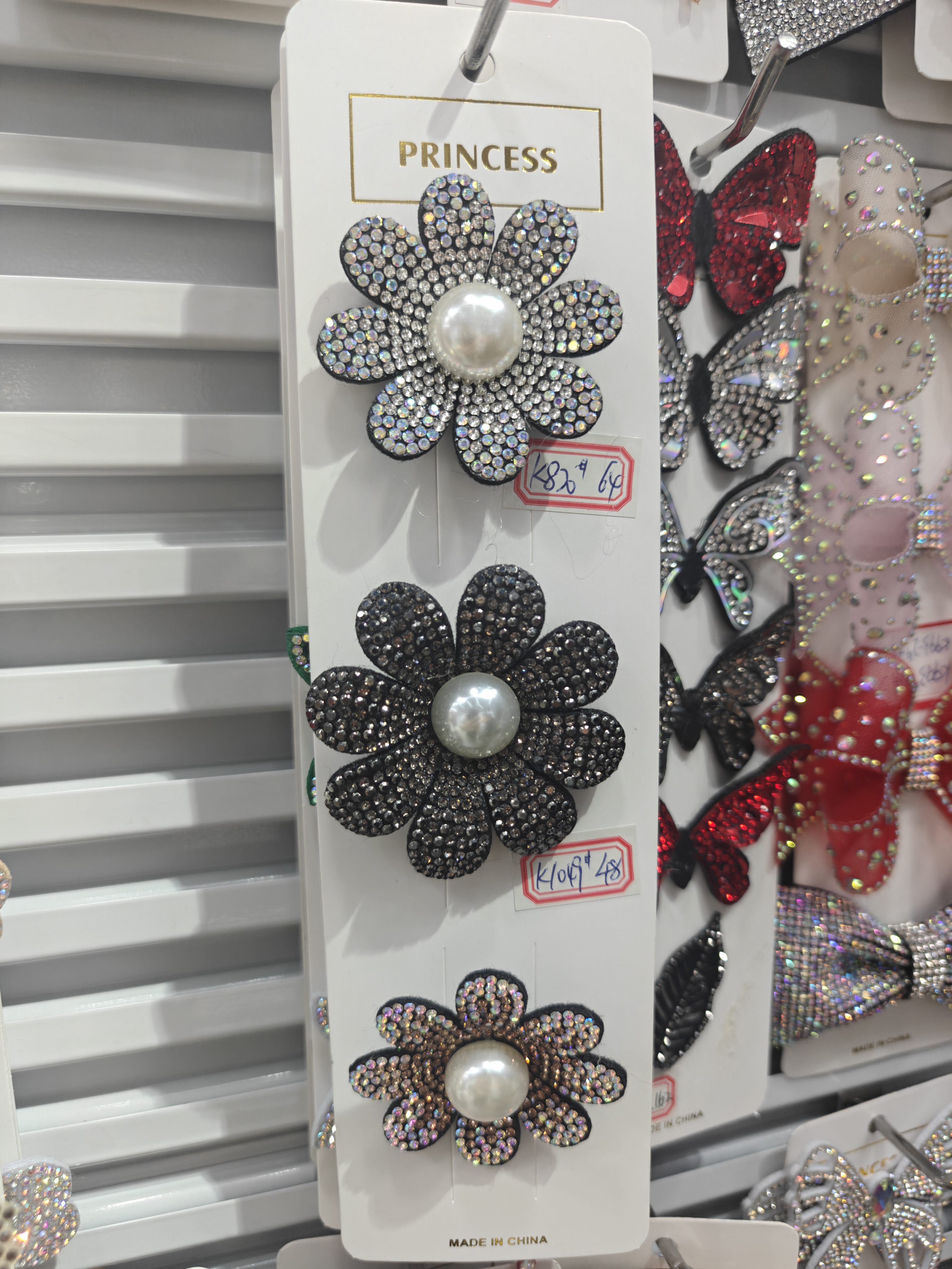 Diamond-encrusted flower hairpins for women's shiny decorative headwear detail image 1