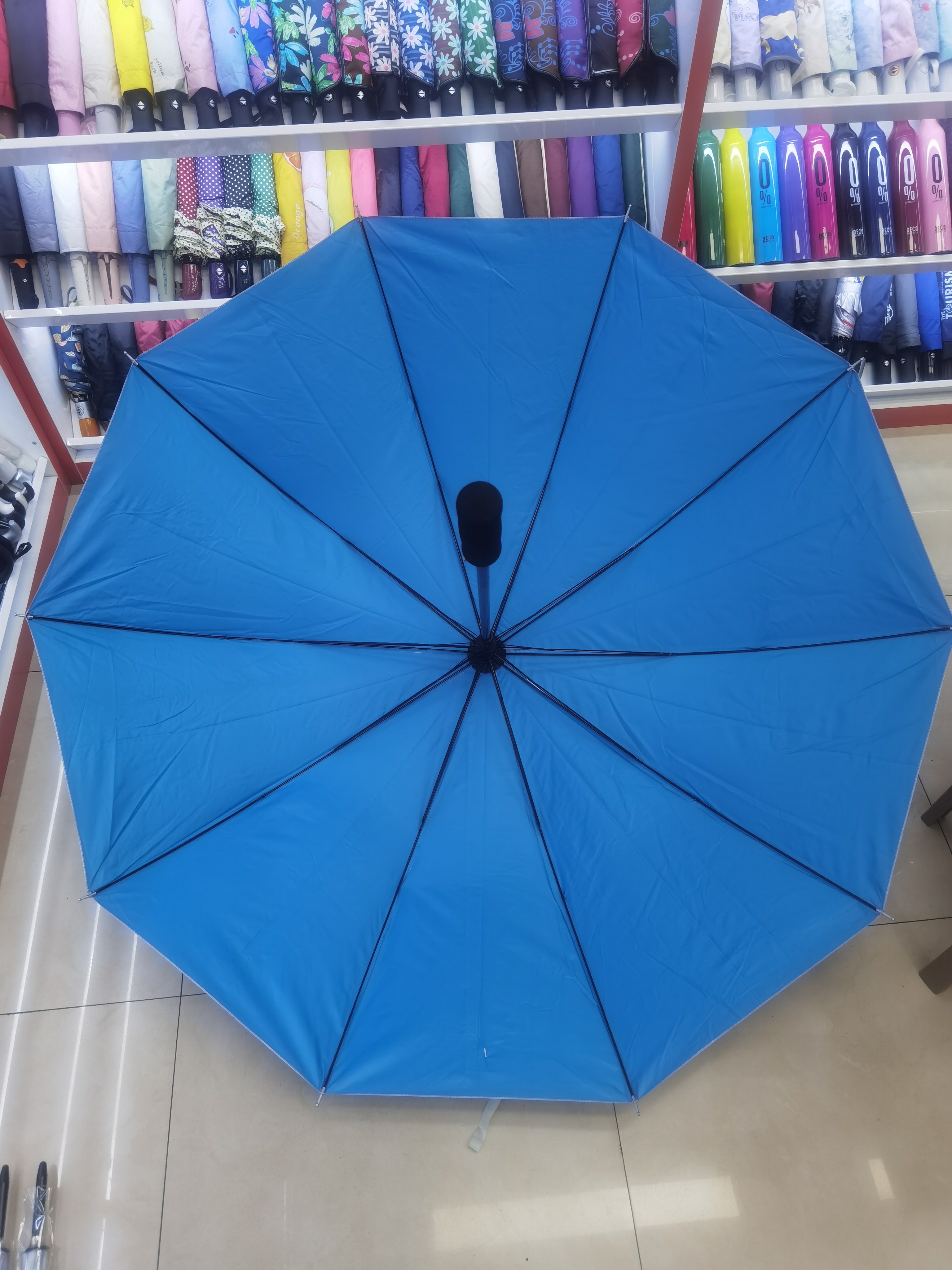 Anti-silver rubber straight rod long umbrella, enlarged and thickened 10-bone silver rubber umbrella, automatic EVA handle export umbrella Application Scenario