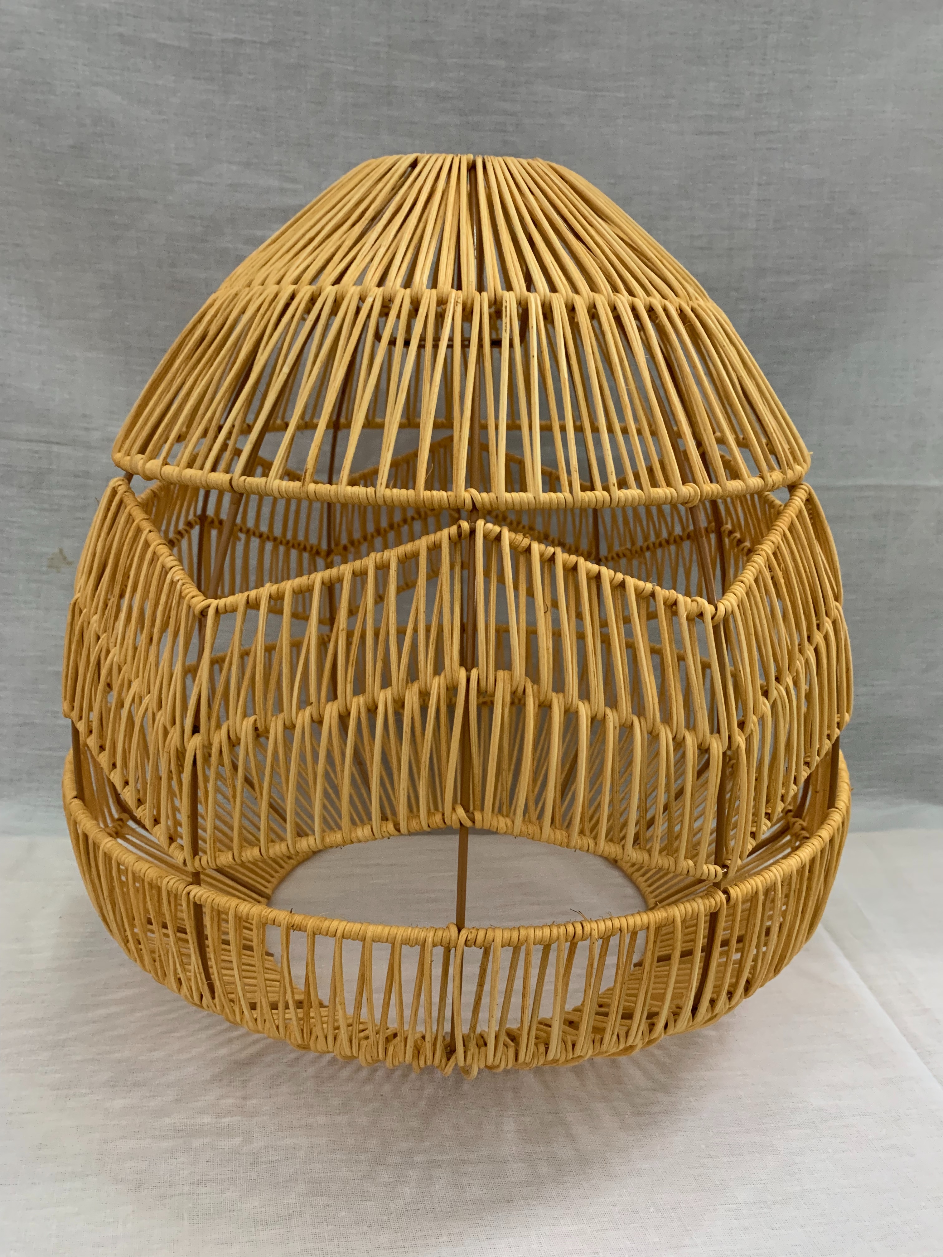 Light brown natural white vine closely woven Mid-Autumn Festival lantern lampshades, study and bedroom chandelier lampshades, dining room retro-style decorative lampshades, homestay decorative lampshades, country-themed dining room lampshades. 162416433 Specification image
