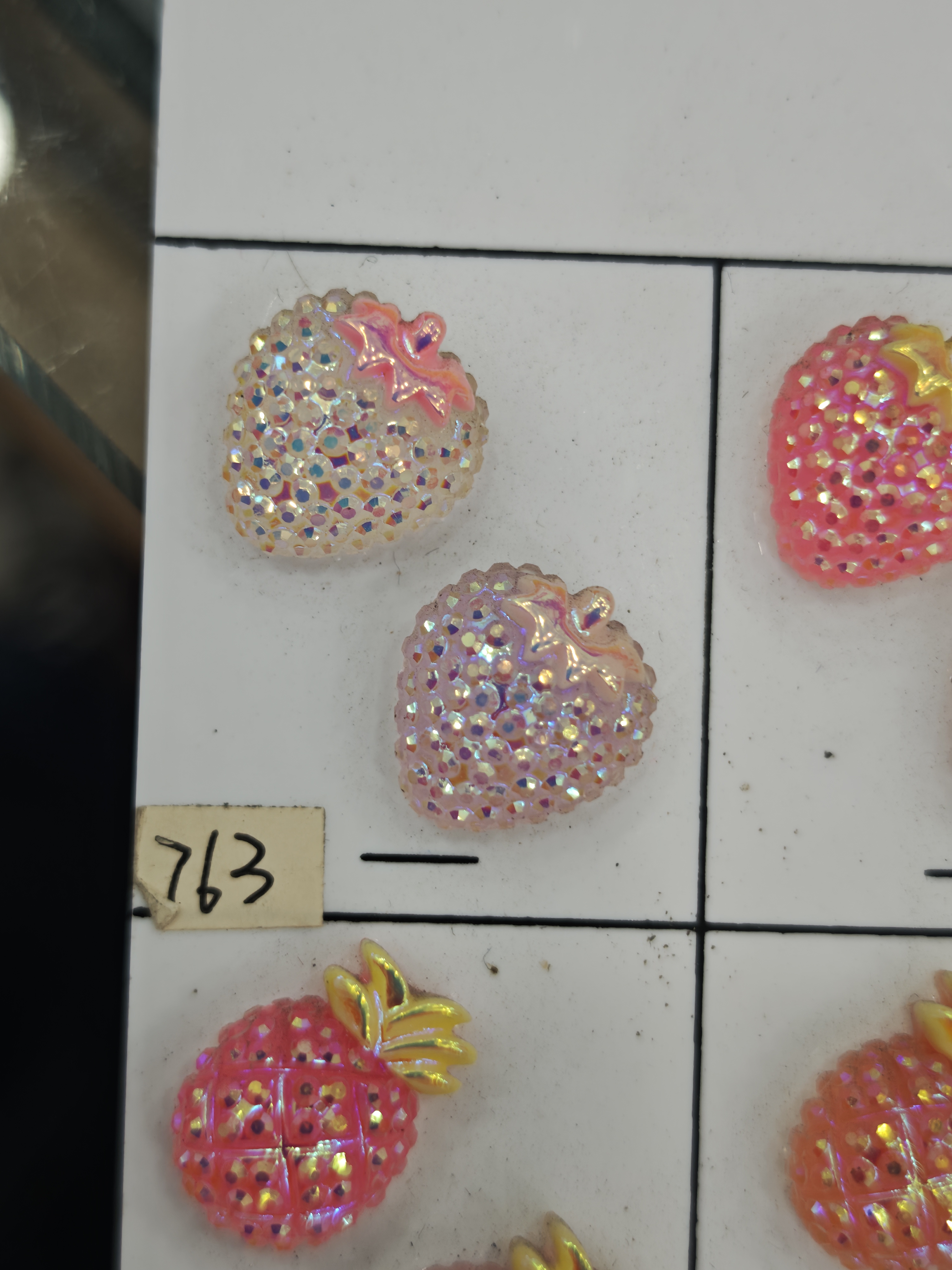 树脂草莓镀AB配件可混色卡通儿童跨境DIY手工耳饰发饰奶油胶滴胶装饰材料批发