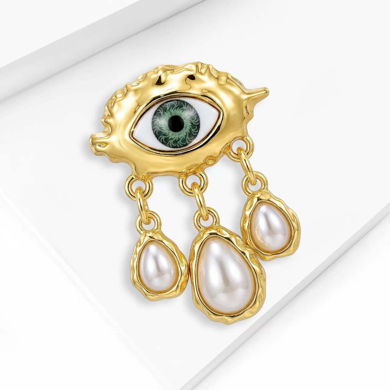 A simple and stylish lady, Ya Jin - eye brooch, suit coat, versatile clothing accessories, corsage