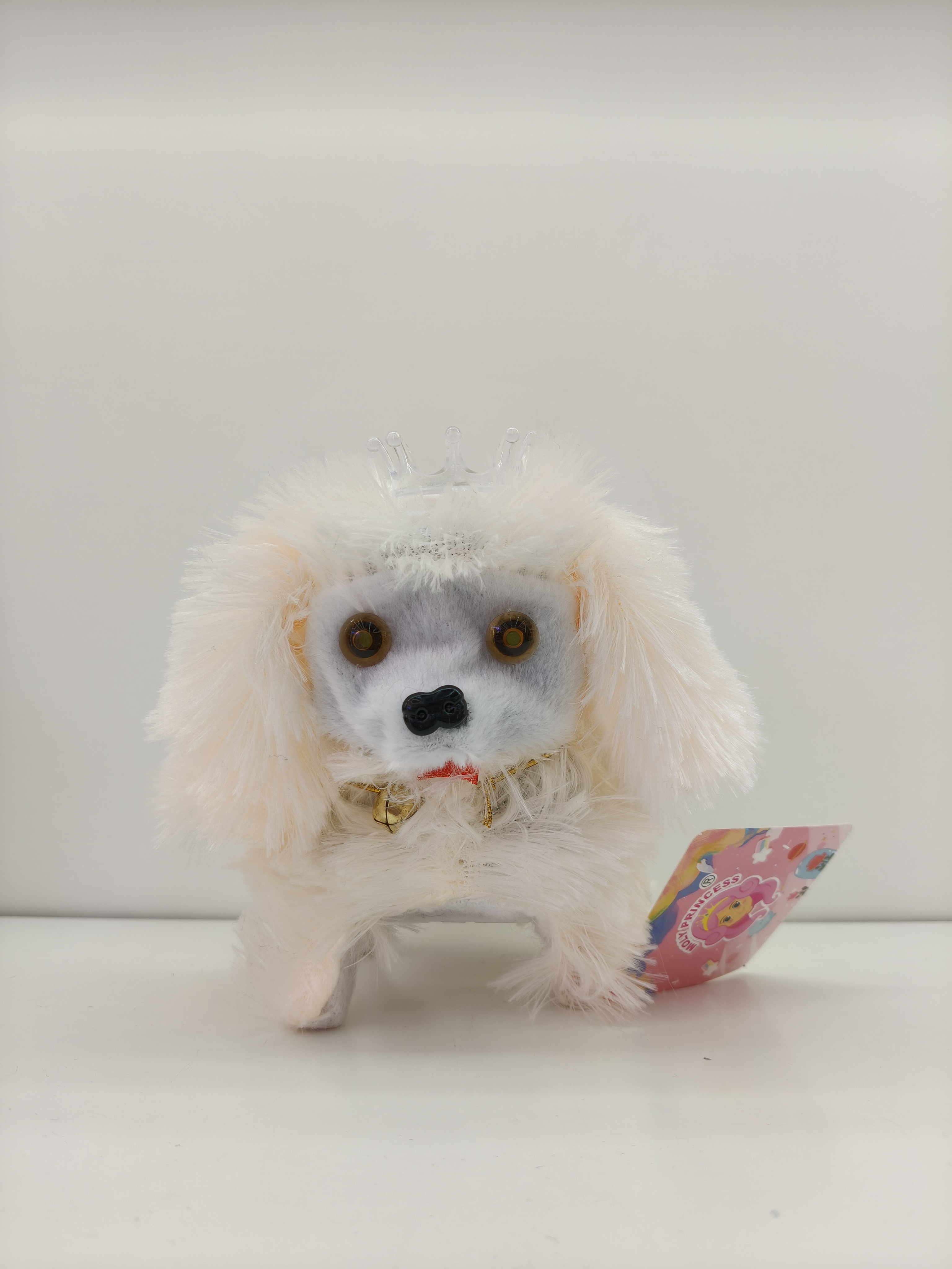 The Crown Dog can walk and bark. It has a crown on its head and is a cute multi-colored toy puppy Application Scenario