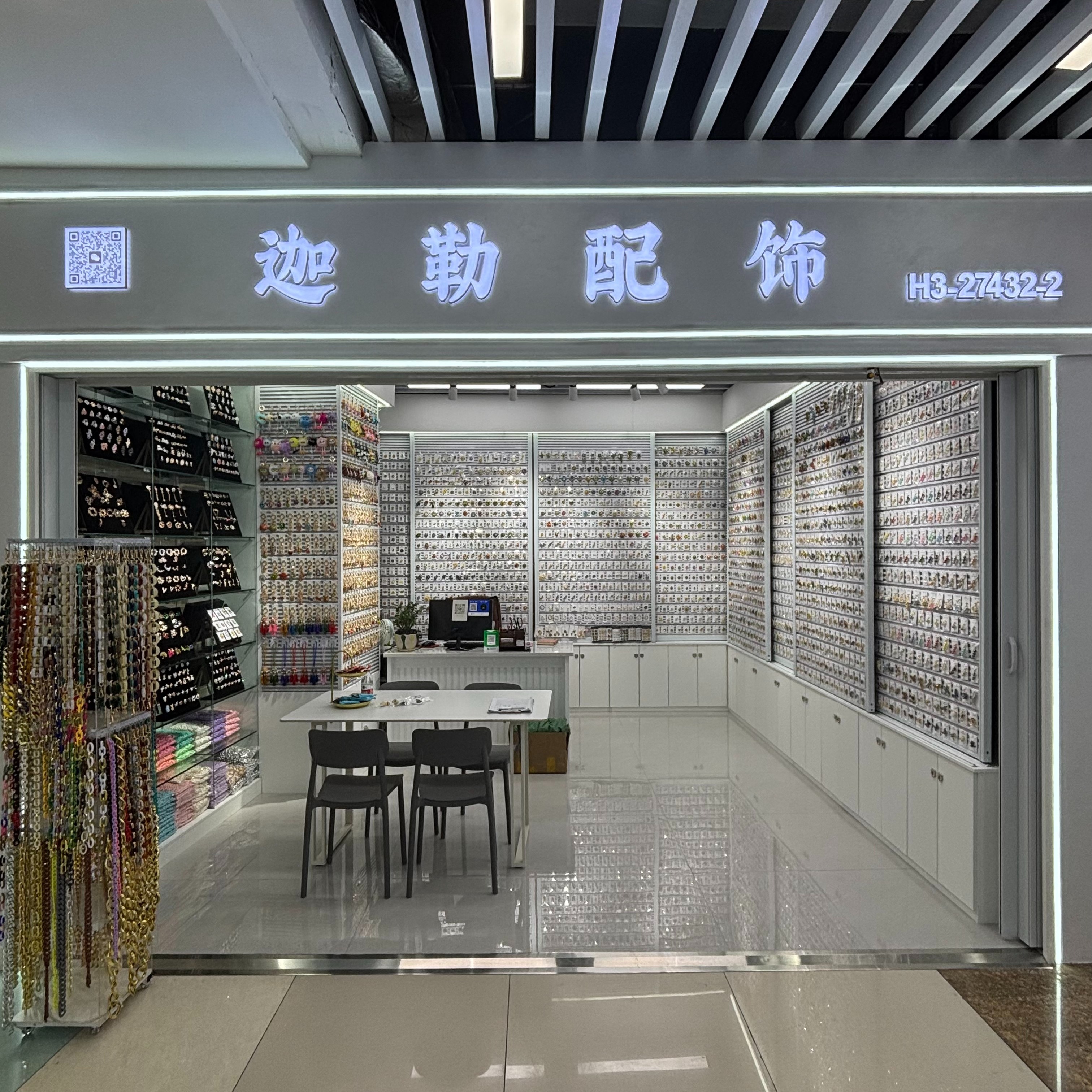 Caleb accessories describe pic - 1