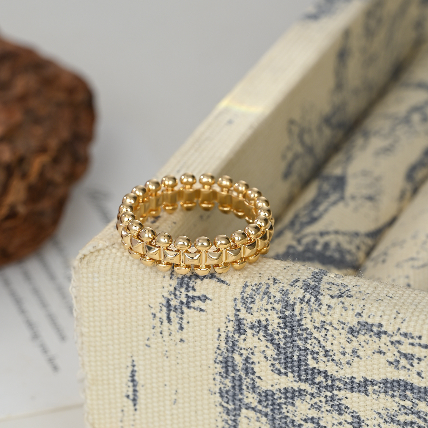 2026 New niche and fashionable double willow stud design couple rings, a versatile style Specification image