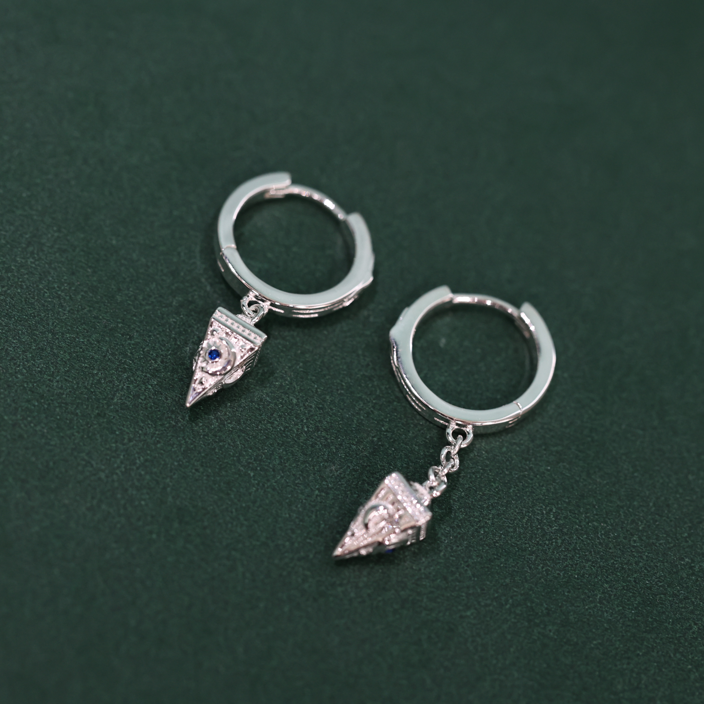 APOTIE's silver retro-style pendant earrings and earrings, with a mid-style S925 silver jewelry, are a niche trend