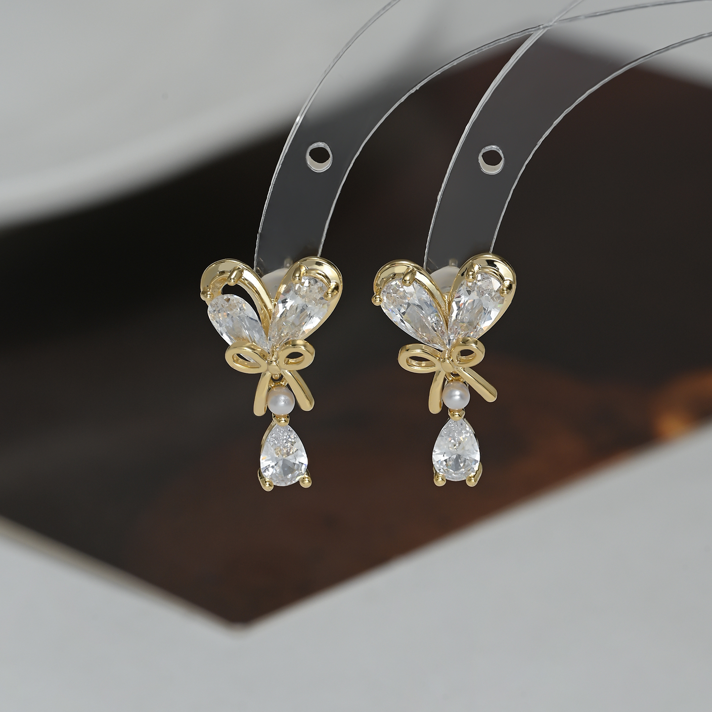 白色蝴蝶结水晶耳环 金银双色配珍珠水滴吊坠 附Fashion Jewelry卡片详情6