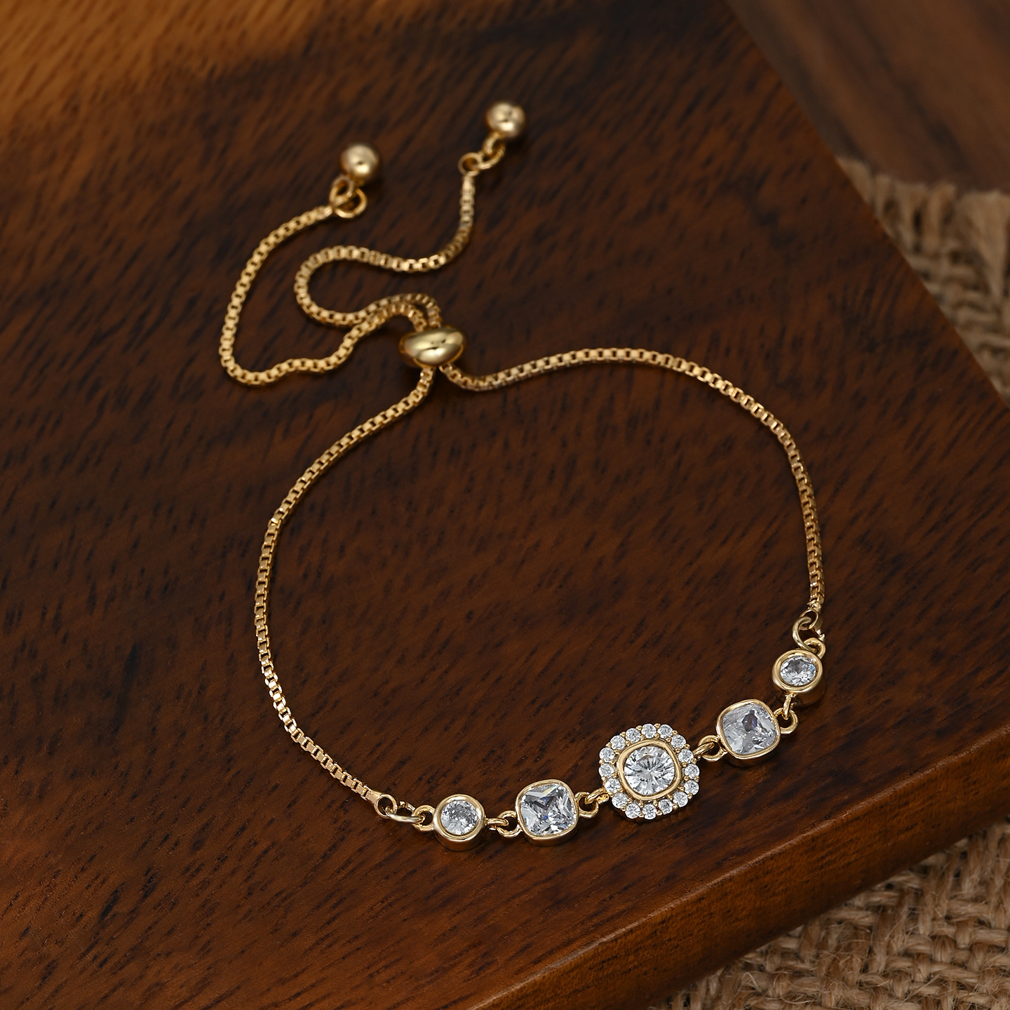2026 New high-end, elegant and luxurious geometric cube sugar adjustable high-end daily versatile bracelet Application Scenario