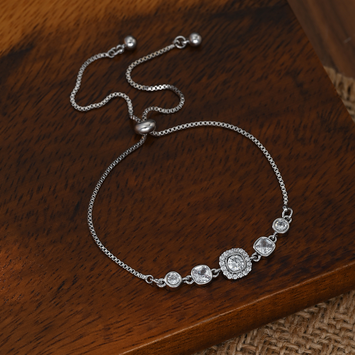 2026 New high-end, elegant and luxurious geometric cube sugar adjustable high-end daily versatile bracelet Specification image